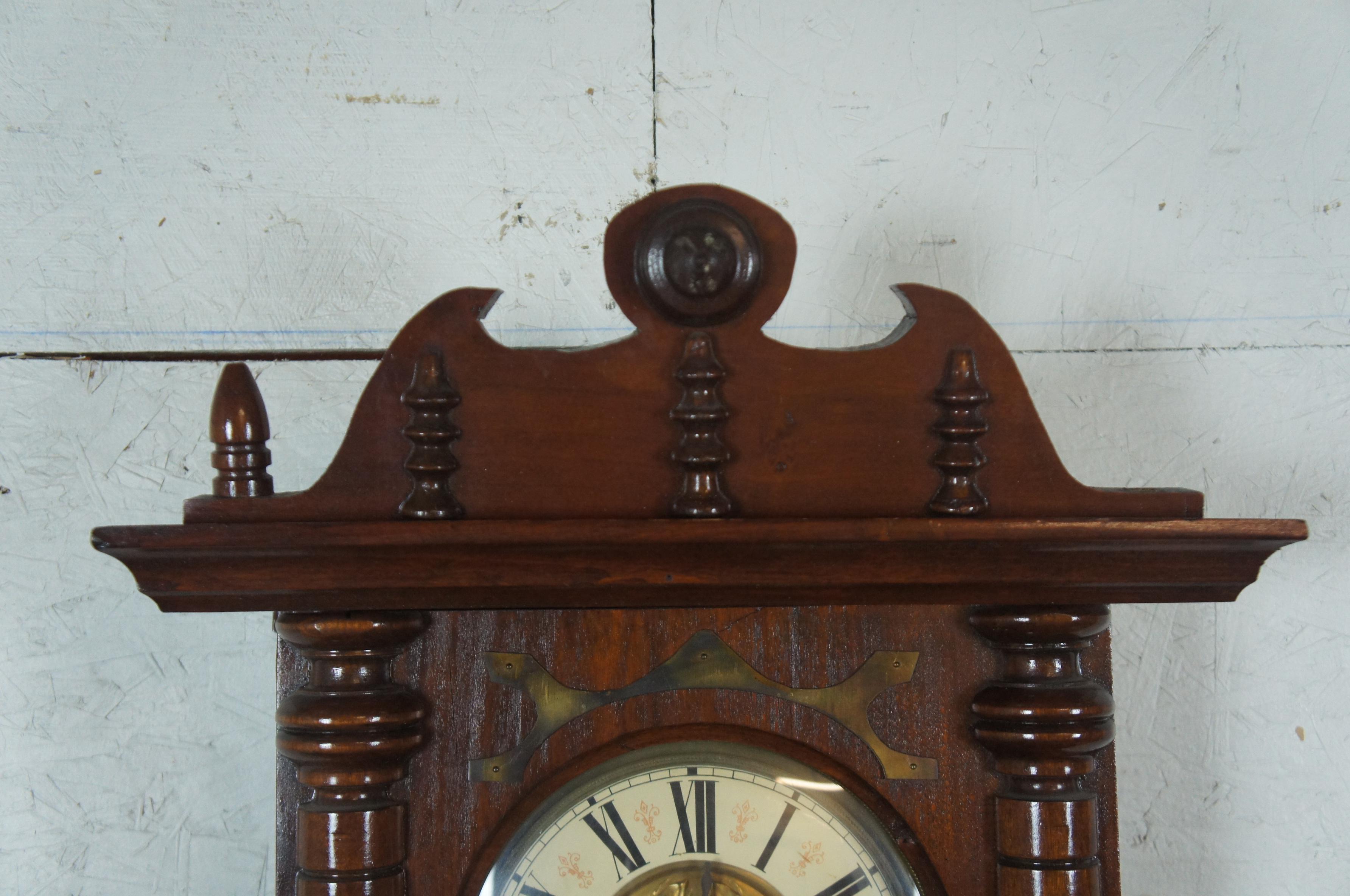 Antike deutsche Junghans Freischwinger Freischwinger-Wanduhr aus Nussbaumholz im Zustand „Gut“ in Dayton, OH