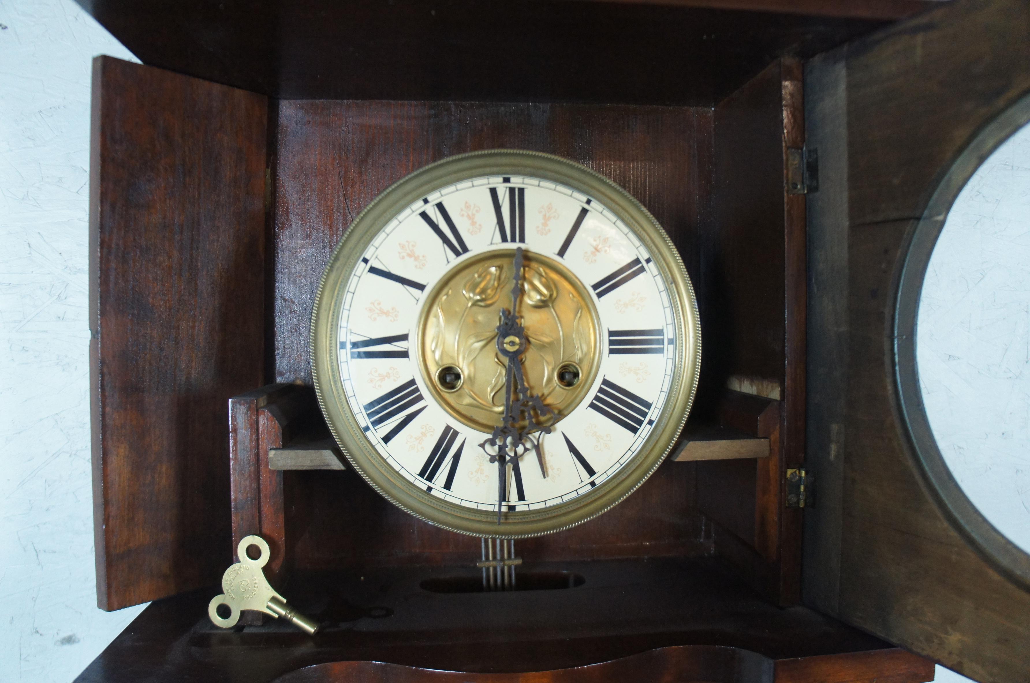 Antike deutsche Junghans Freischwinger Freischwinger-Wanduhr aus Nussbaumholz (Messing)