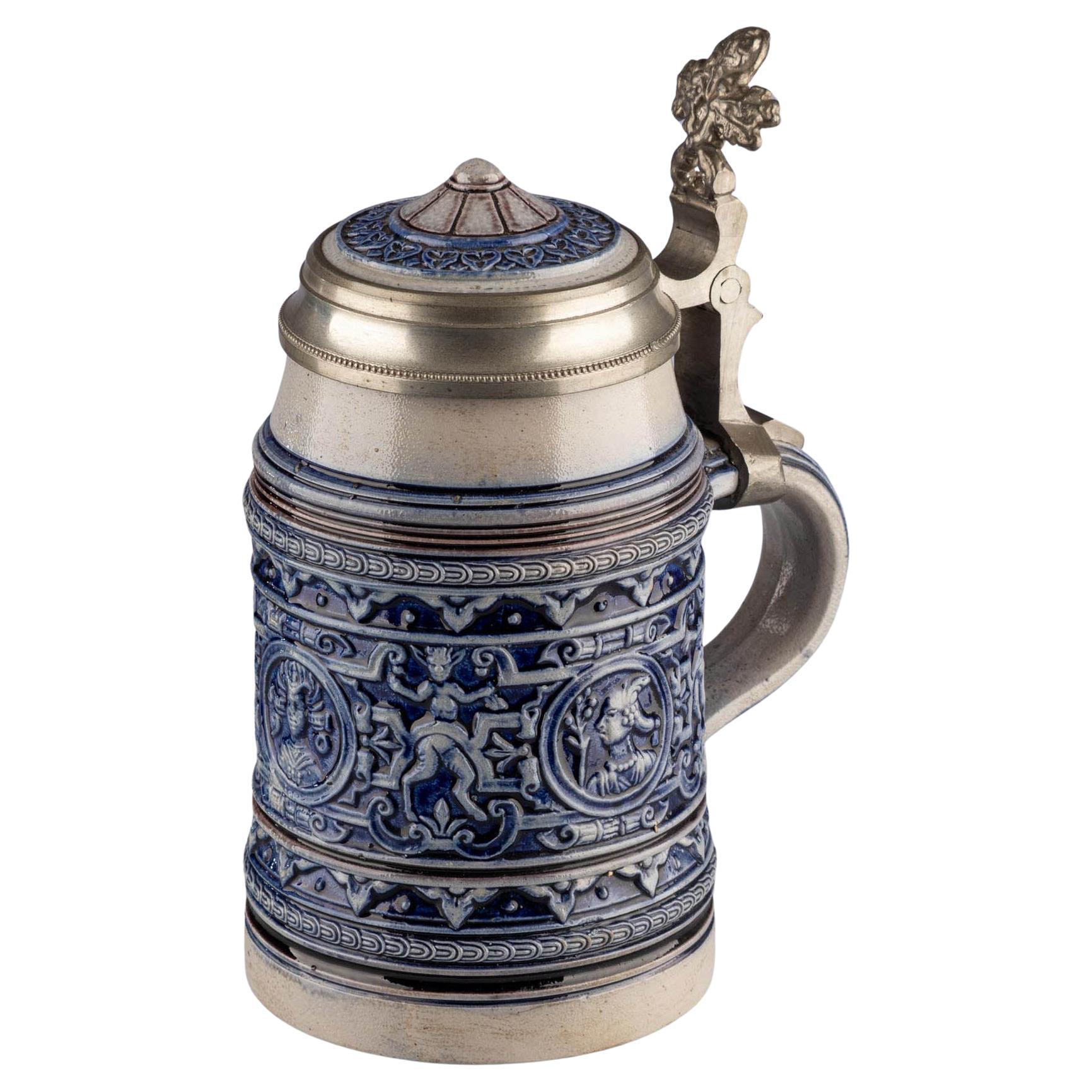 Ancienne chope à bière allemande à couvercle en faïence émaillée bleue Merkelbach
Wick