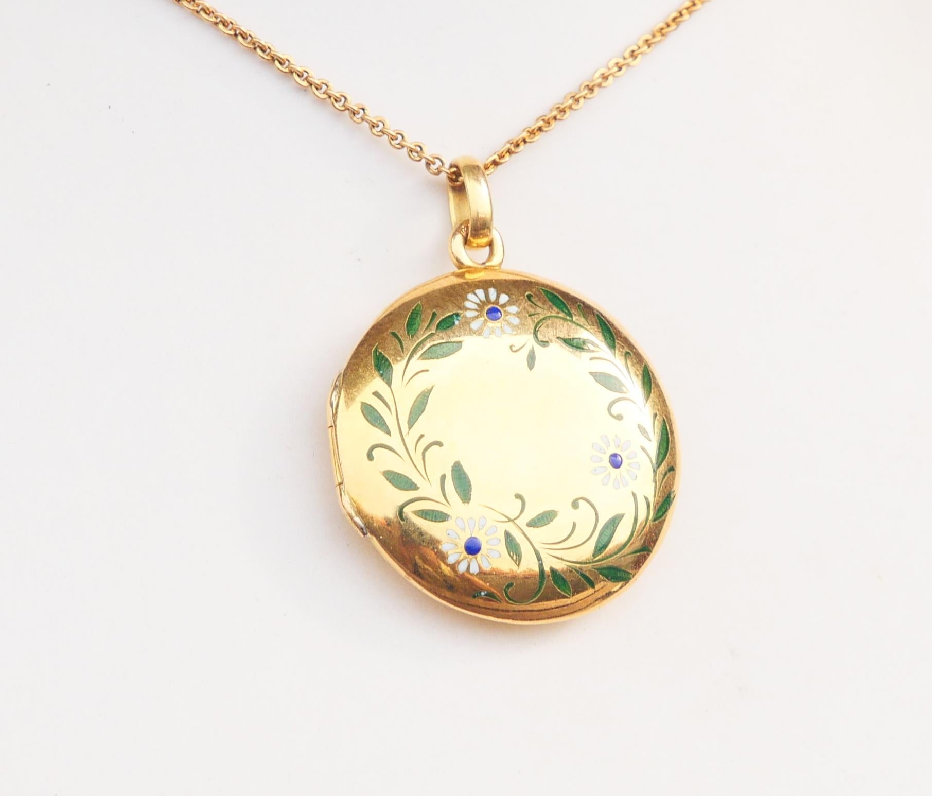 Antiker Medaillon-Anhänger  Floral Emaille massiv 18K Gelbgold / 10gr im Angebot 1