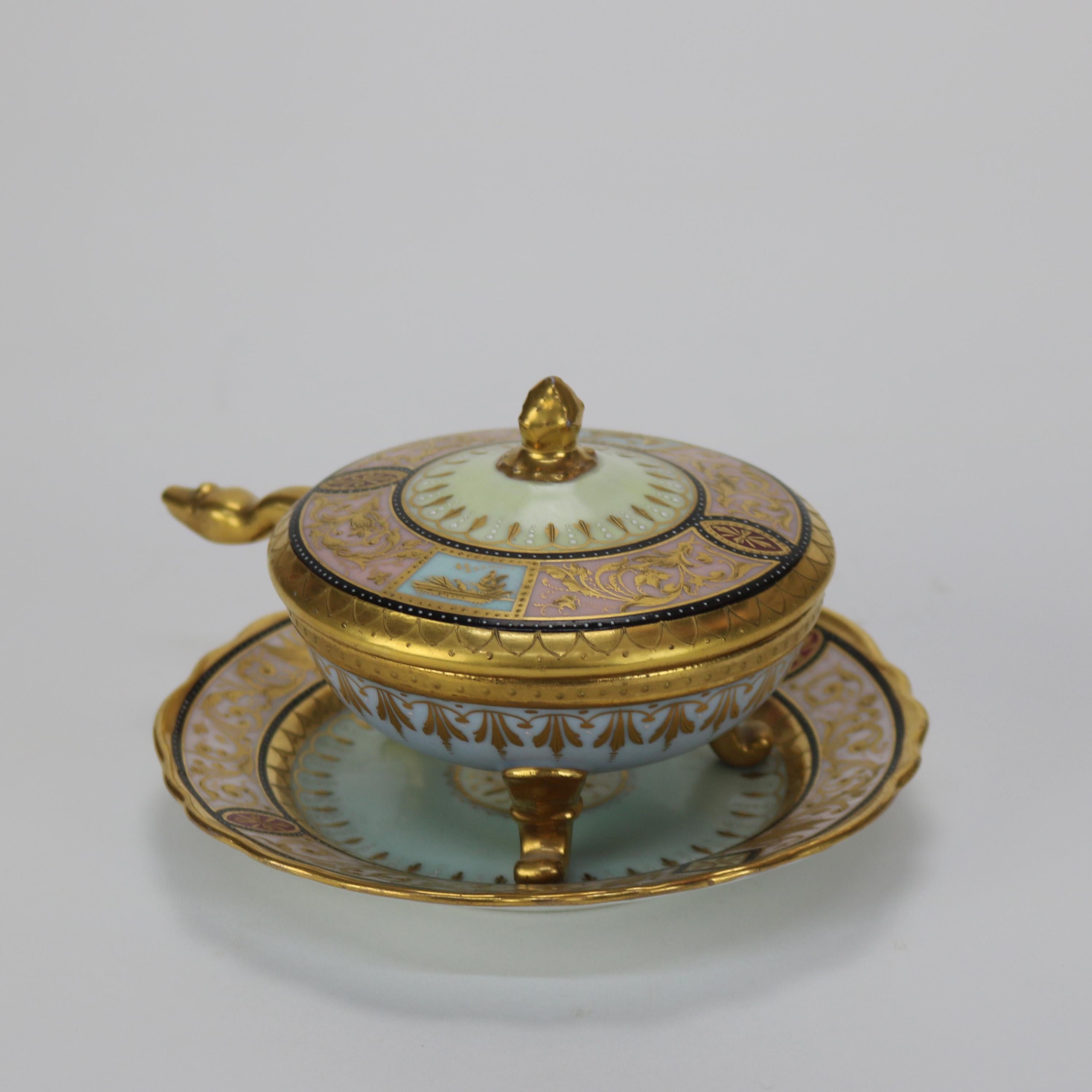 Antiguo Plato Alemán de Meissen Porcelain Pintado a Mano y Dorado con Tapa y Pie C1890 en Bueno Estado en Big Flats, NY