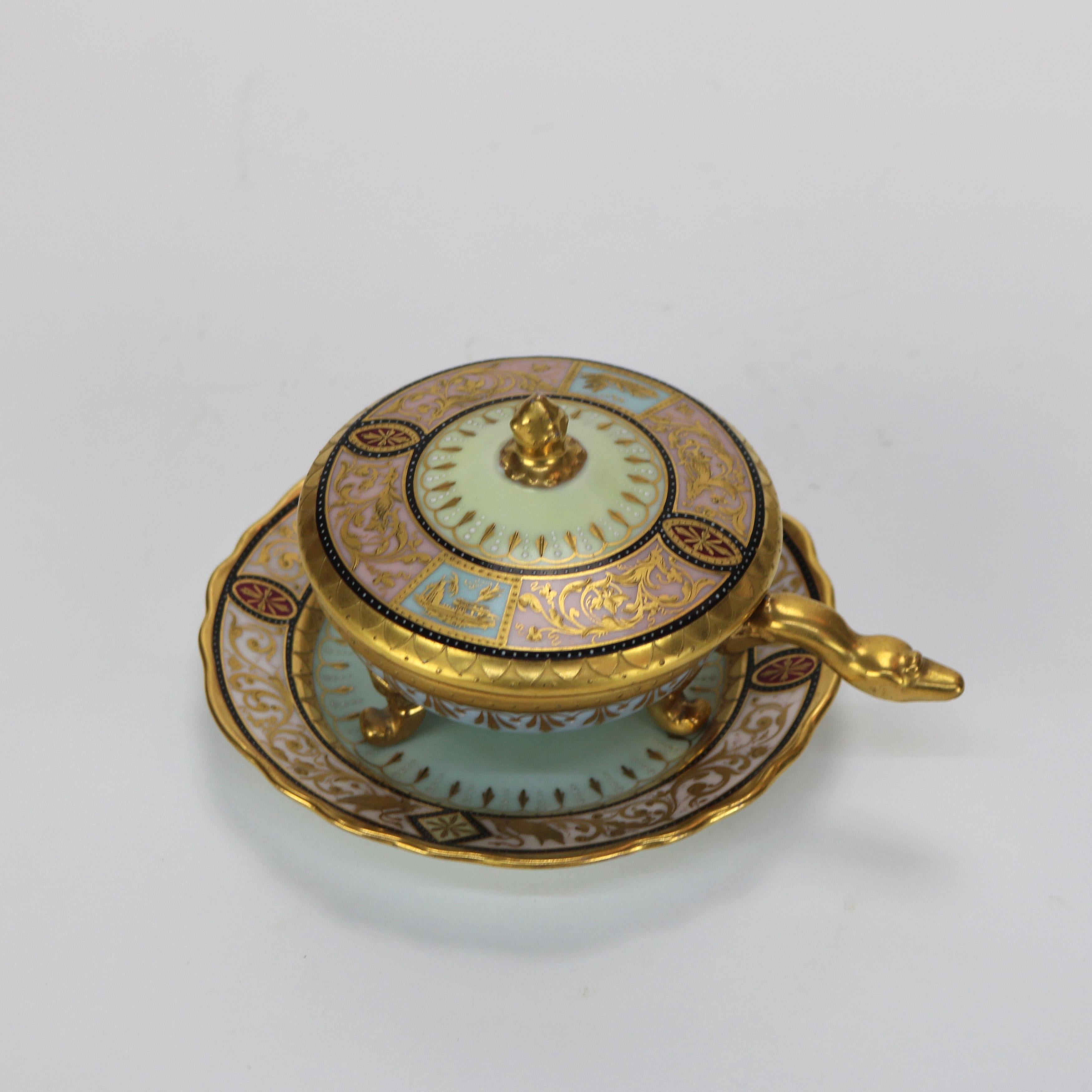 Antiguo Plato Alemán de Meissen Porcelain Pintado a Mano y Dorado con Tapa y Pie C1890 siglo XIX