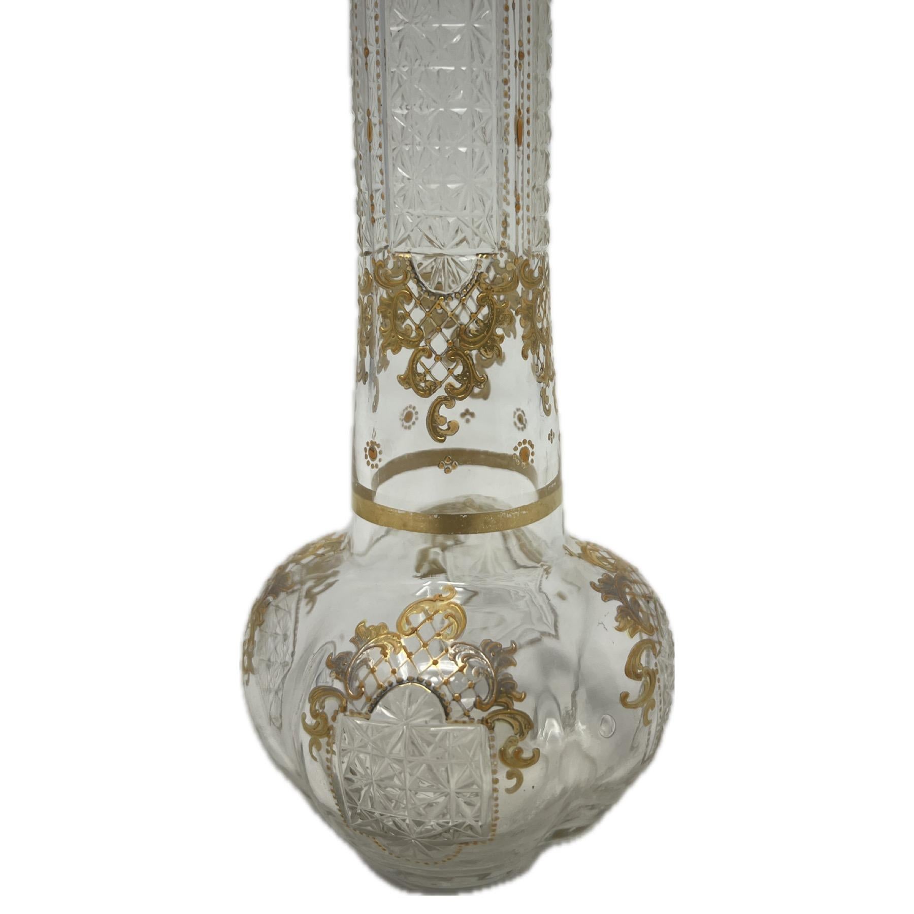 Antike deutsche Moser Cut Glass Bud Vase mit Blattgold Details, CIRCA 1880's. (Spätes 19. Jahrhundert) im Angebot