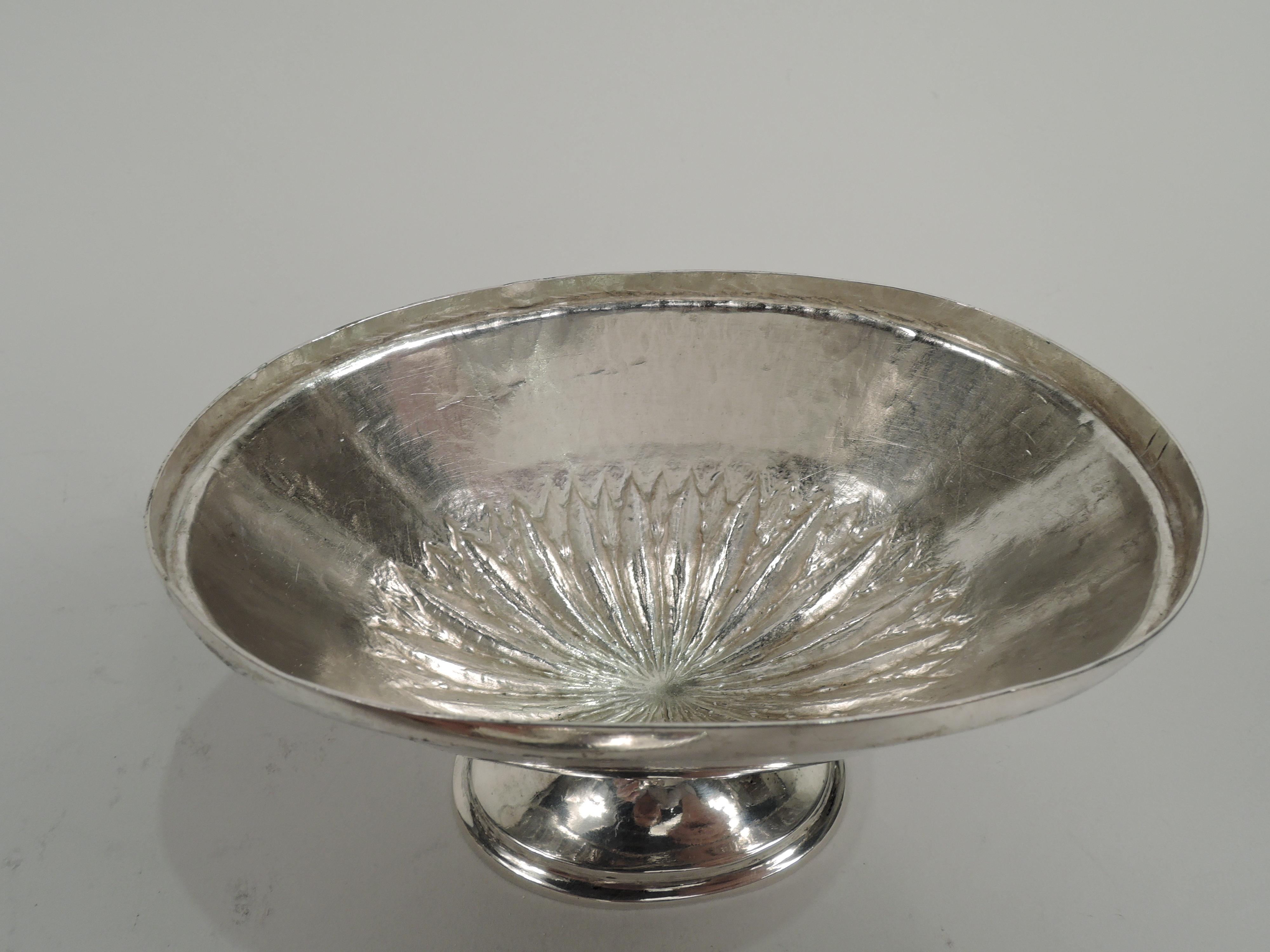 Antigua Urna Neoclásica Alemana Cubierta de Plata siglo XVIII y antes en venta