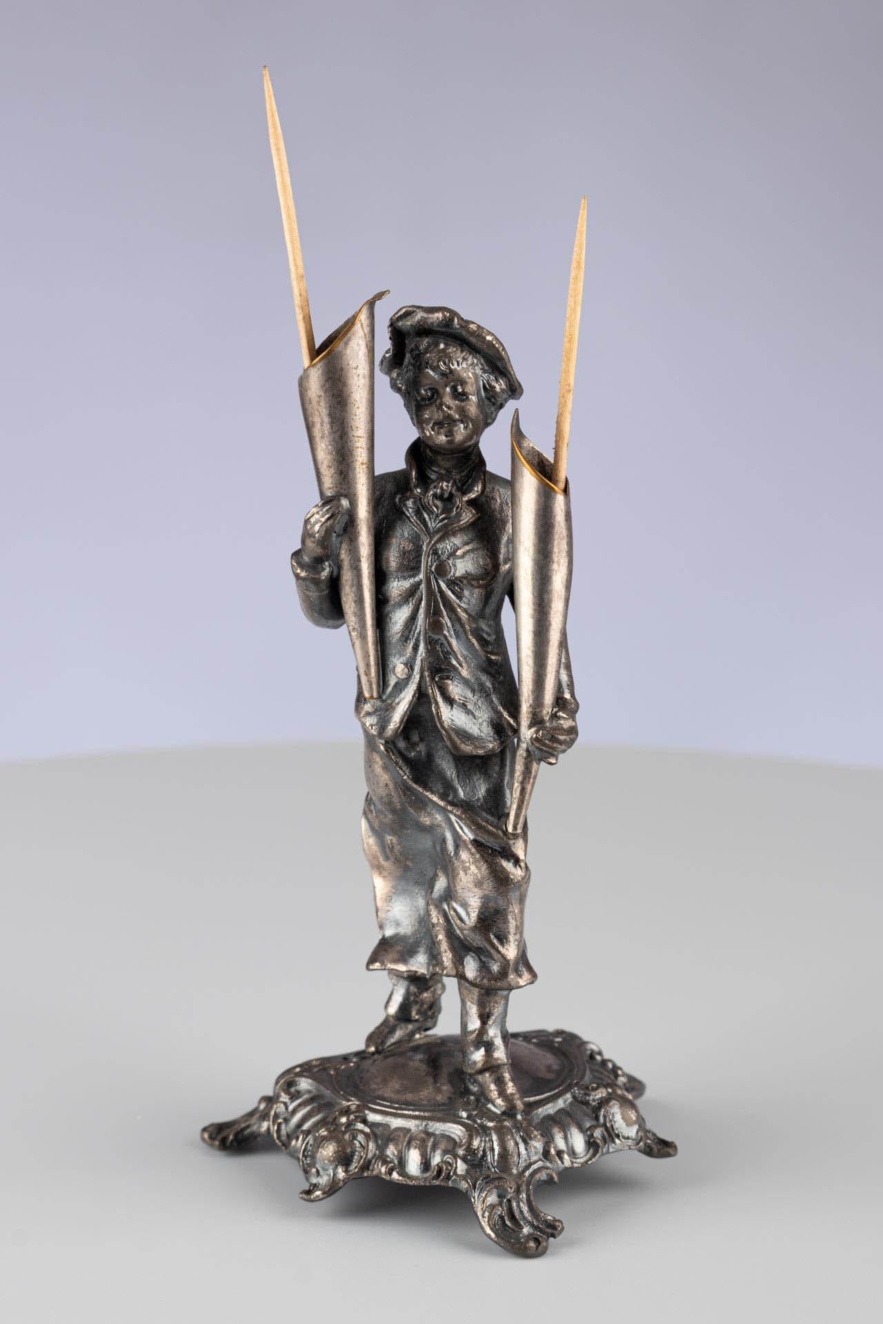 Antiker deutscher figurativer Stifthalter aus oxidiertem Metall von WMF, um 1900 im Angebot 8