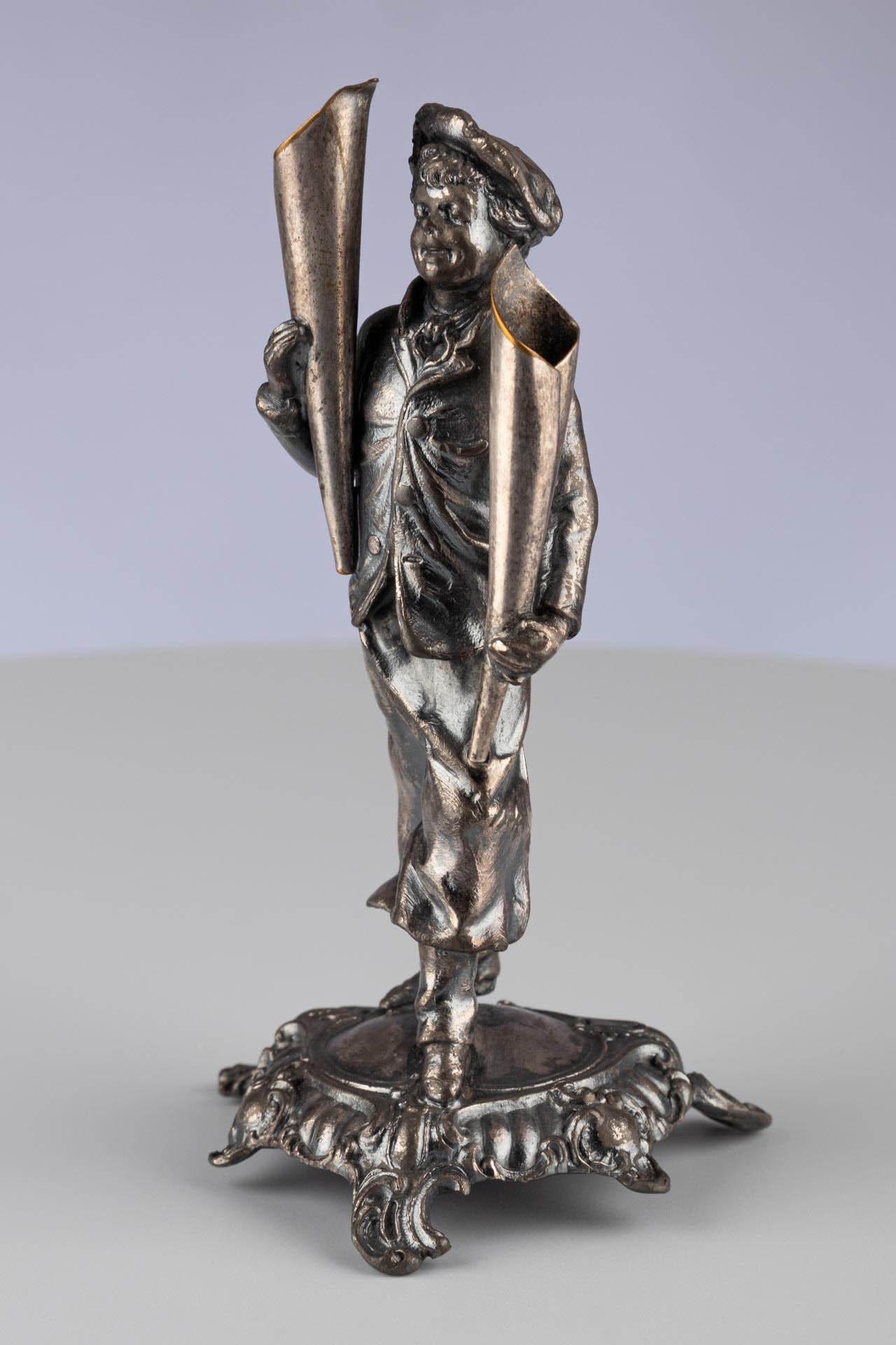 Antiker deutscher figurativer Stifthalter aus oxidiertem Metall von WMF, um 1900 (20. Jahrhundert) im Angebot
