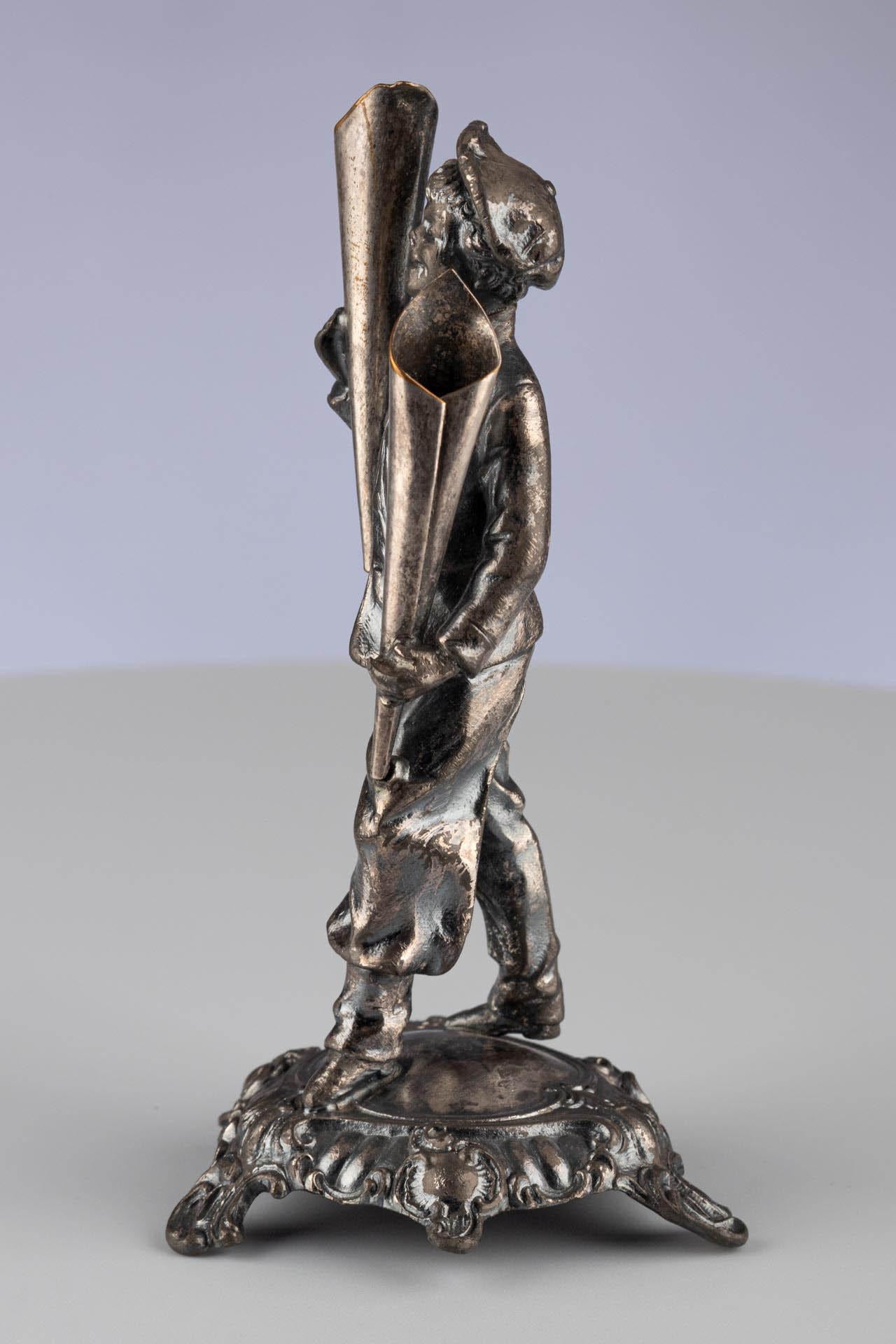 Antiker deutscher figurativer Stifthalter aus oxidiertem Metall von WMF, um 1900 im Angebot 1