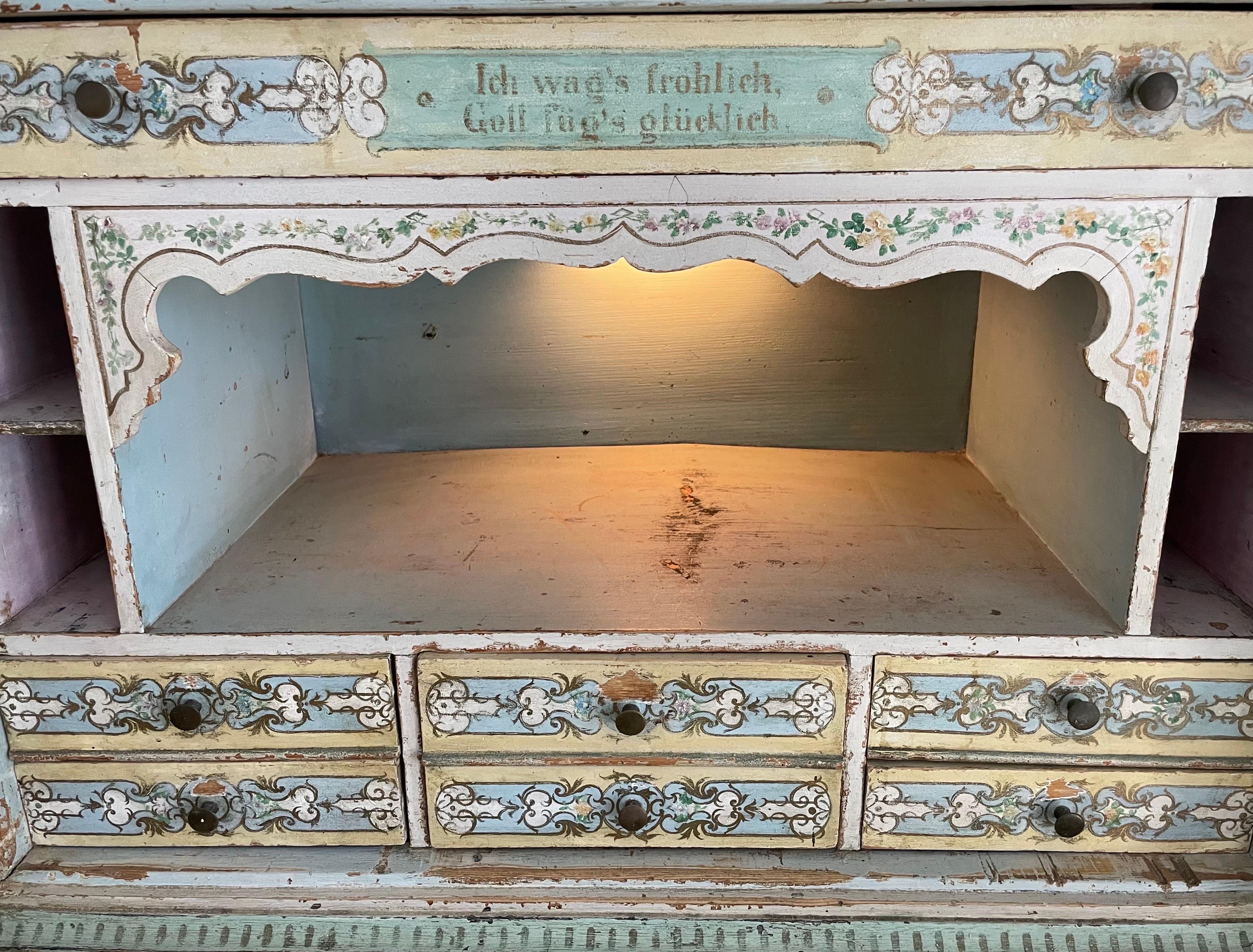 Antiguo escritorio/vestidor alemán de pino pintado Pino