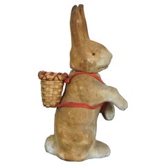 Ancien récipient à bonbons en papier mâché allemand Lapin de Pâques avec yeux en verre panier