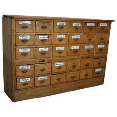 Ancienne armoire d'apothicaire allemande en pin avec boucliers en émail, années 1900