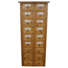 Ancienne armoire d'apothicaire allemande en pin avec boucliers en émail, années 1900