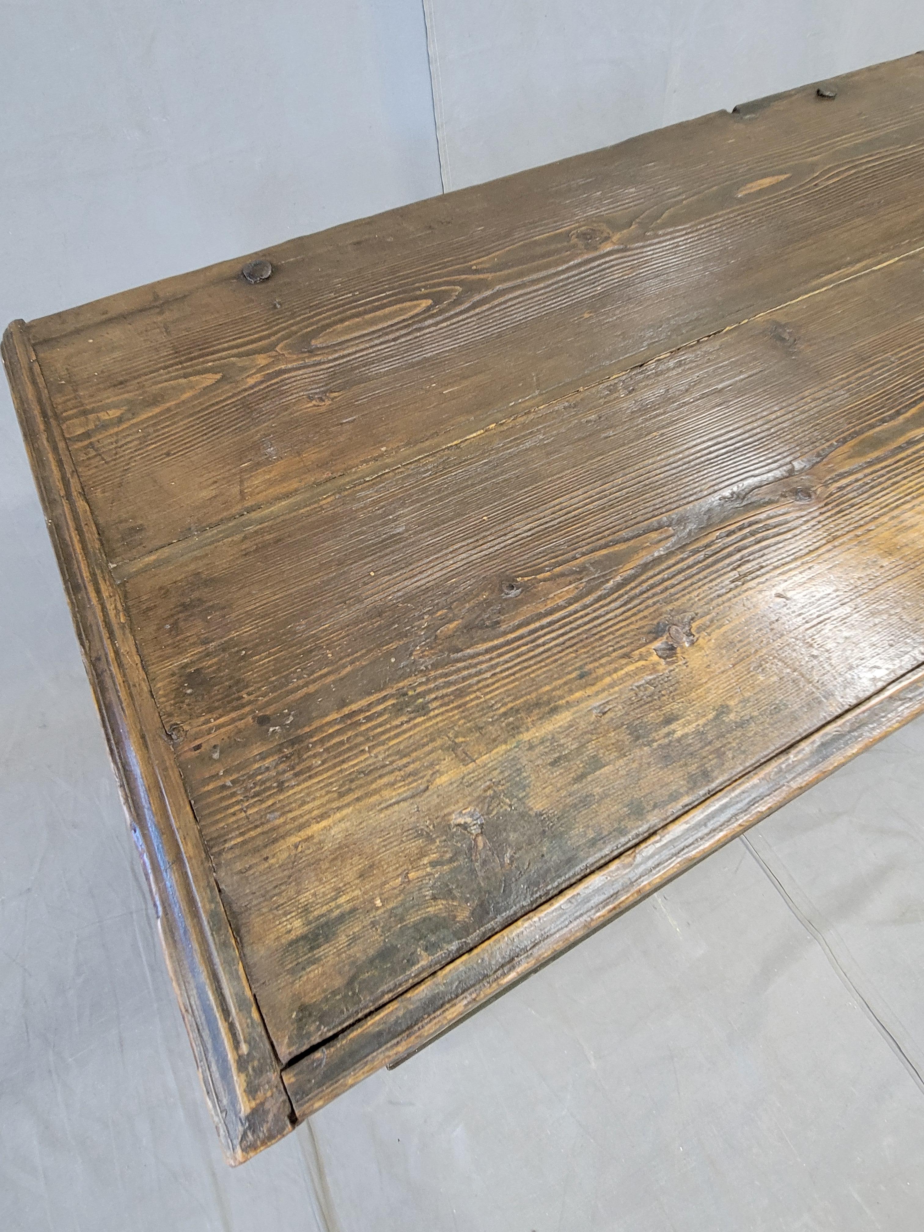 Ancienne commode allemande en pin avec peinture d'origine en vente 1