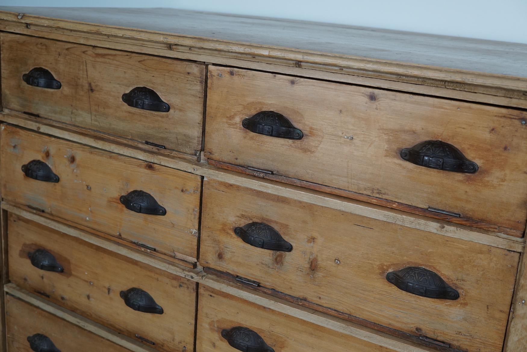 Antique German Pine Shop Cabinet, Early 20th Century in vendita 3