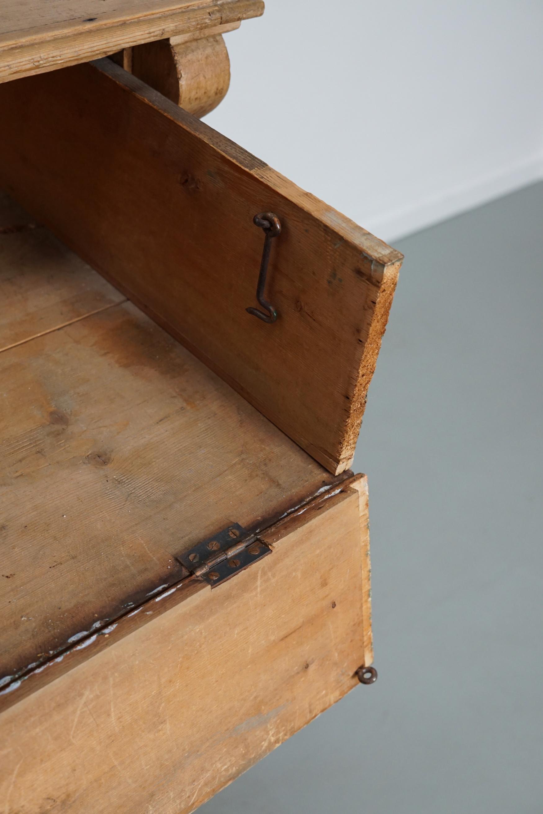 Antique German Pine Shop Cabinet, Early 20th Century In condizioni buone in vendita a Nijmegen, NL