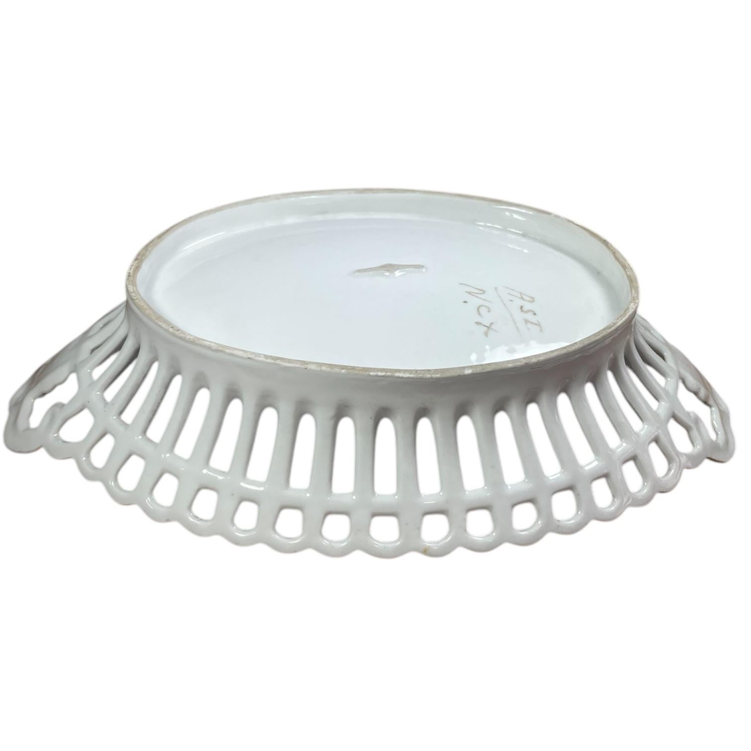 Antiguo plato de porcelana alemana para servir fruta Rococó en venta