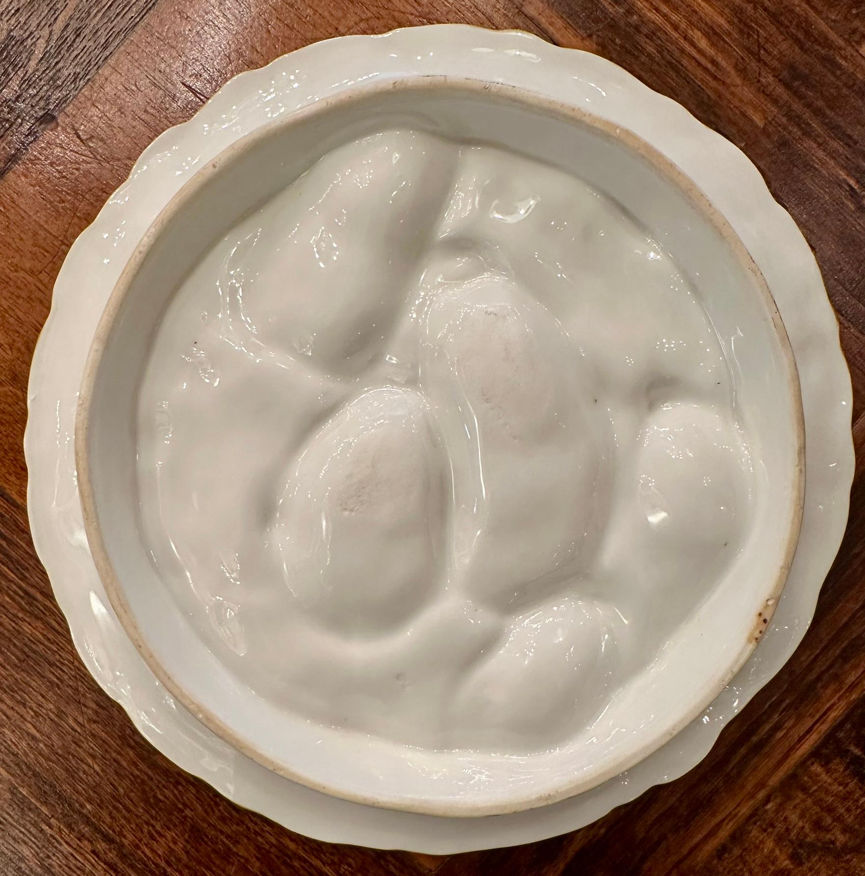 Antiguo Plato de Ostra de Porcelana Alemana Dorada con Diseño de Pavo Circa 1890 en venta 1