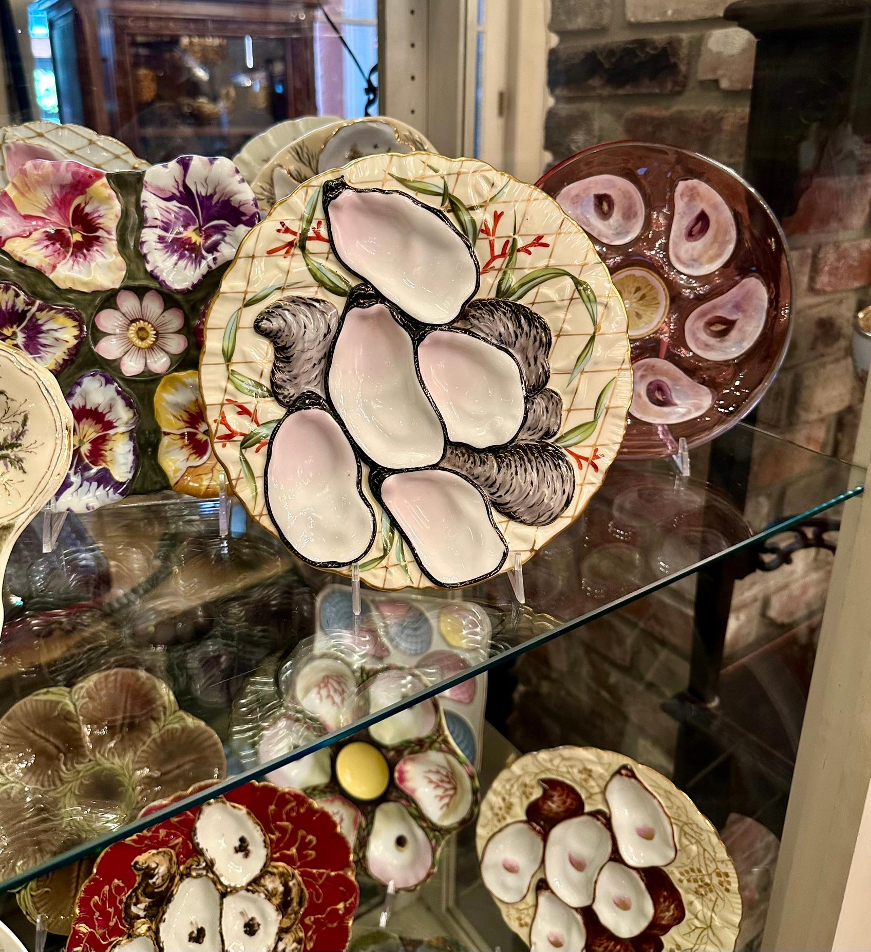 Antiguo Plato de Ostra de Porcelana Alemana Dorada con Diseño de Pavo Circa 1890 en venta 2