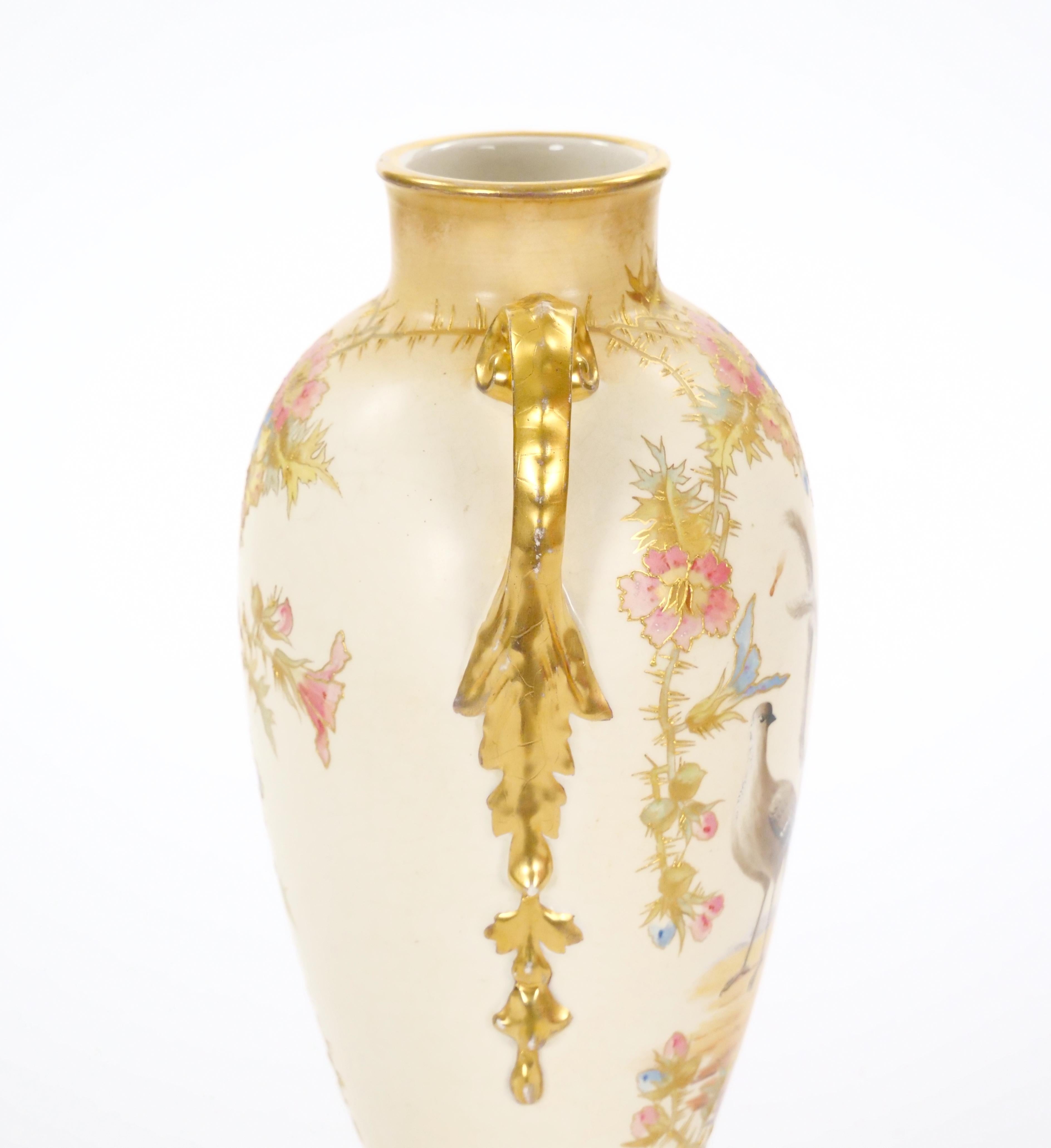 Antike handbemalte / vergoldete dekorative Vase aus deutschem Porzellan im Angebot 5