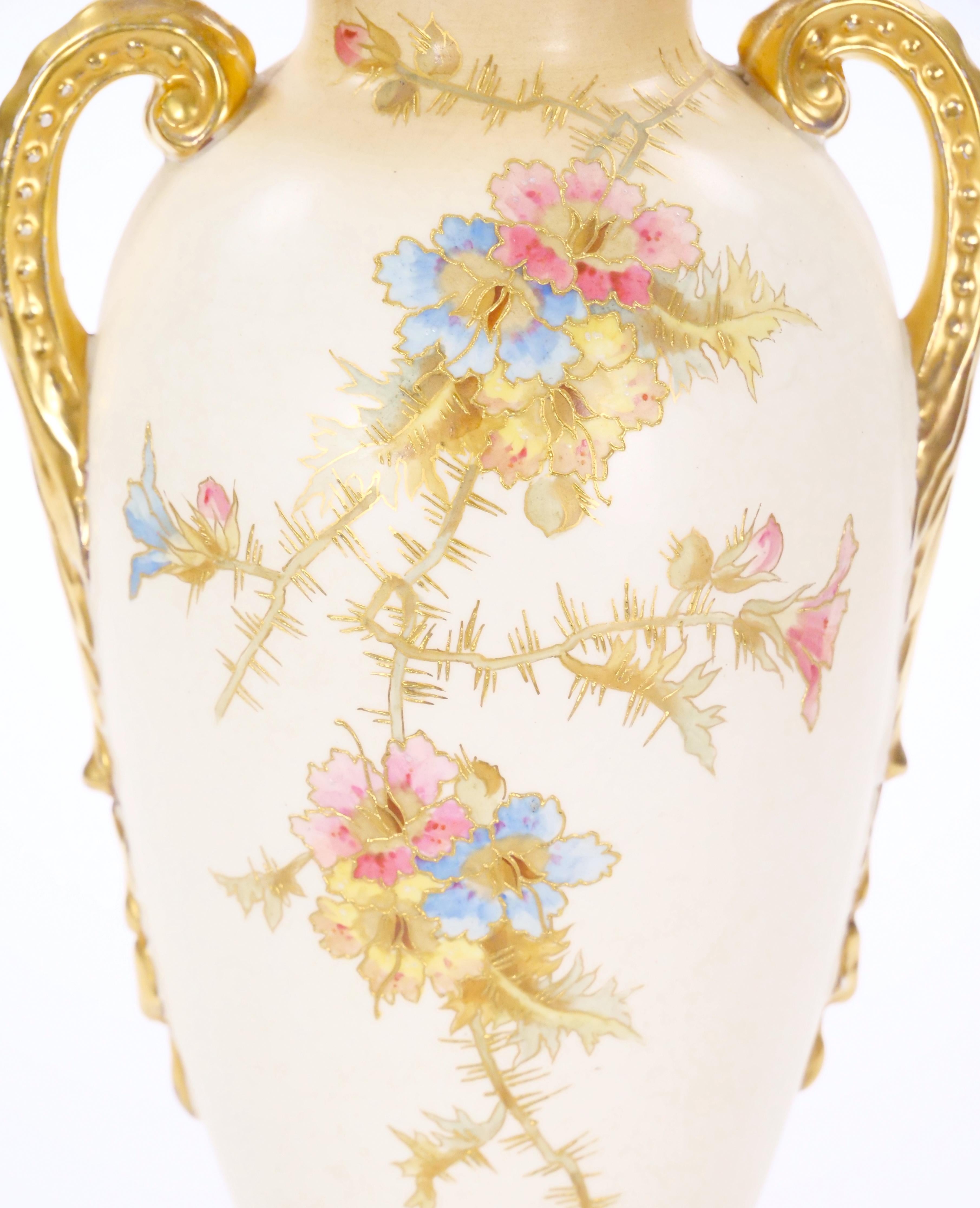 Antike handbemalte / vergoldete dekorative Vase aus deutschem Porzellan im Angebot 6