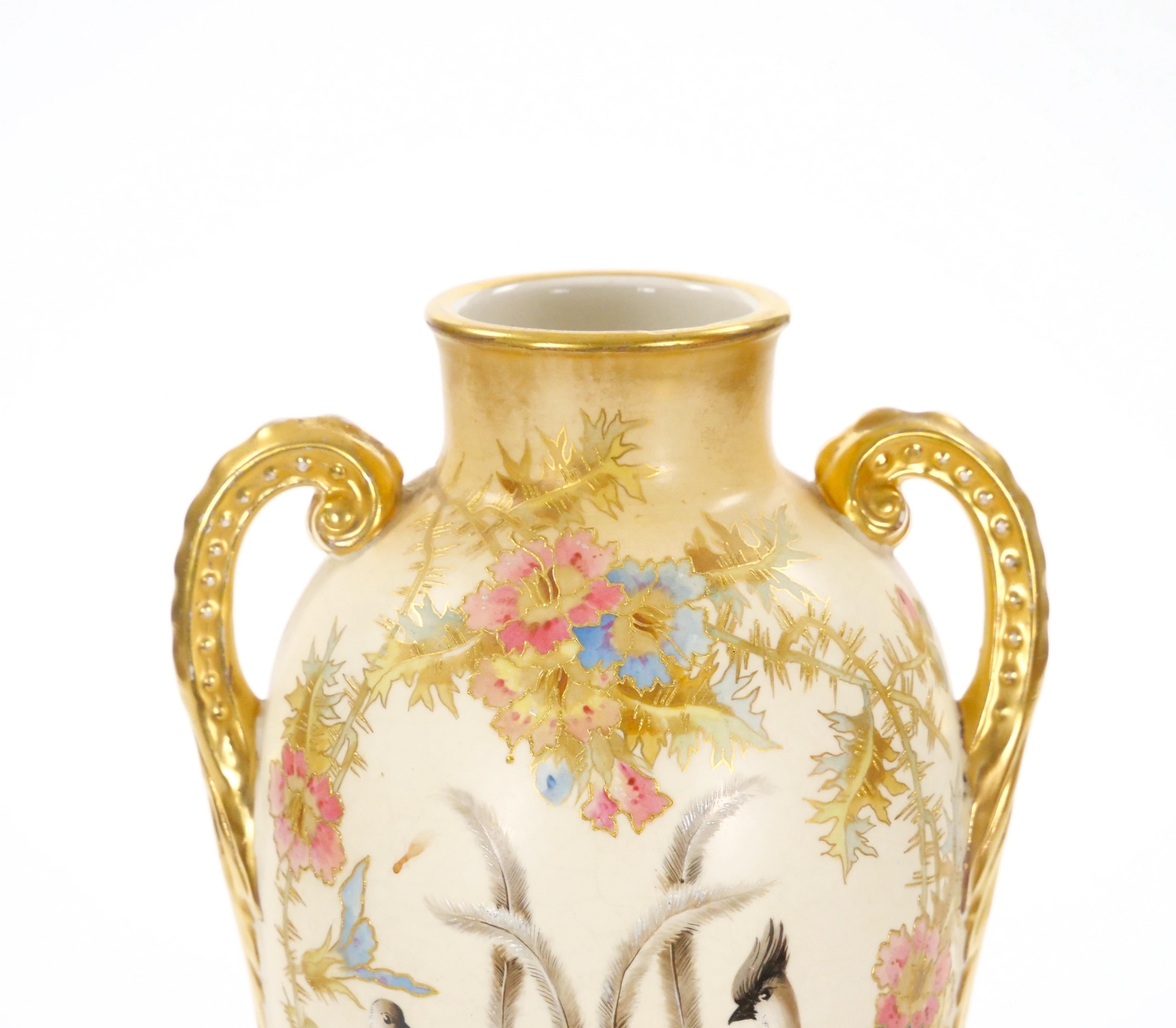 Antike handbemalte / vergoldete dekorative Vase aus deutschem Porzellan (Deutsch) im Angebot