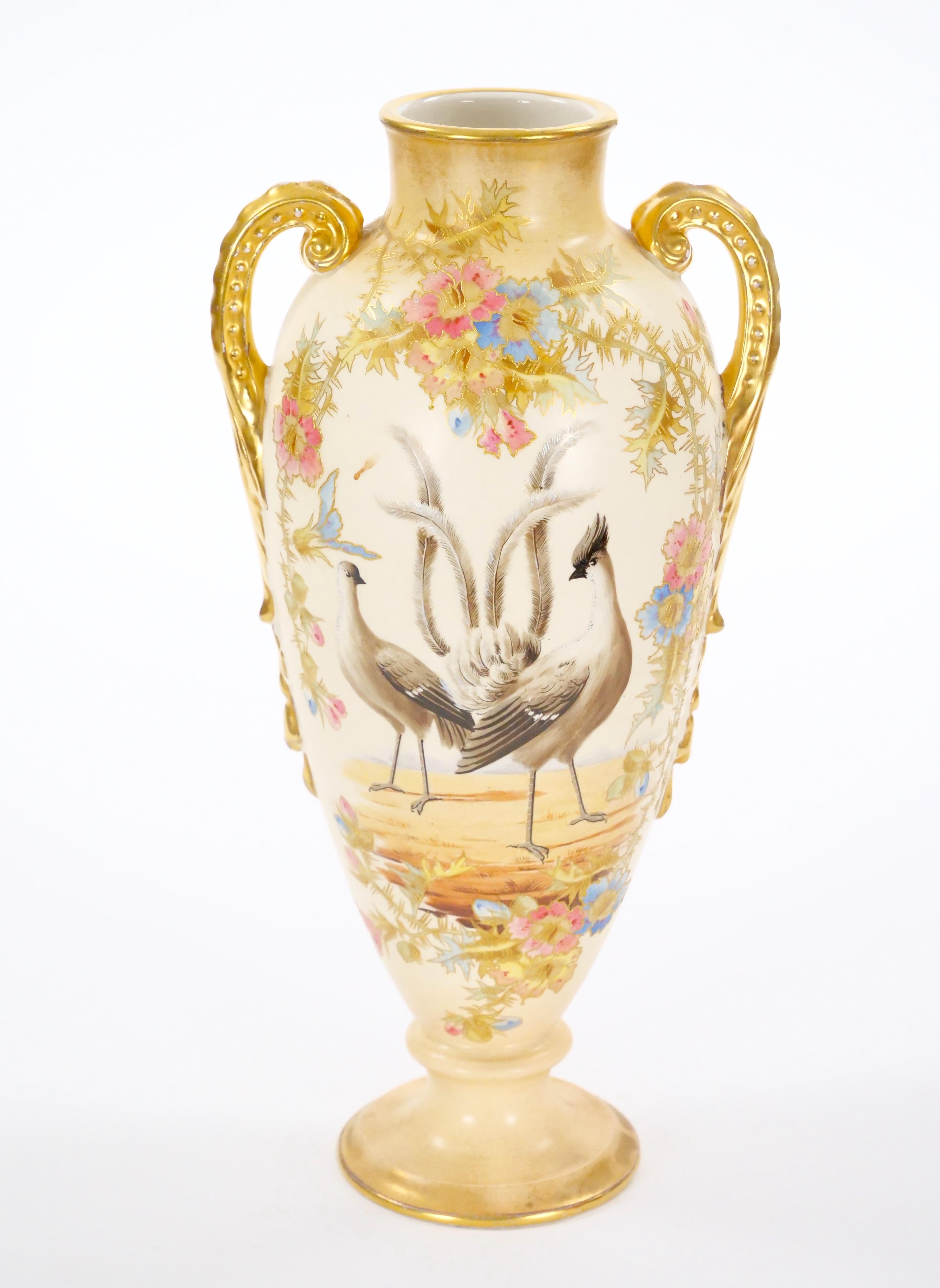 Antike handbemalte / vergoldete dekorative Vase aus deutschem Porzellan (19. Jahrhundert) im Angebot