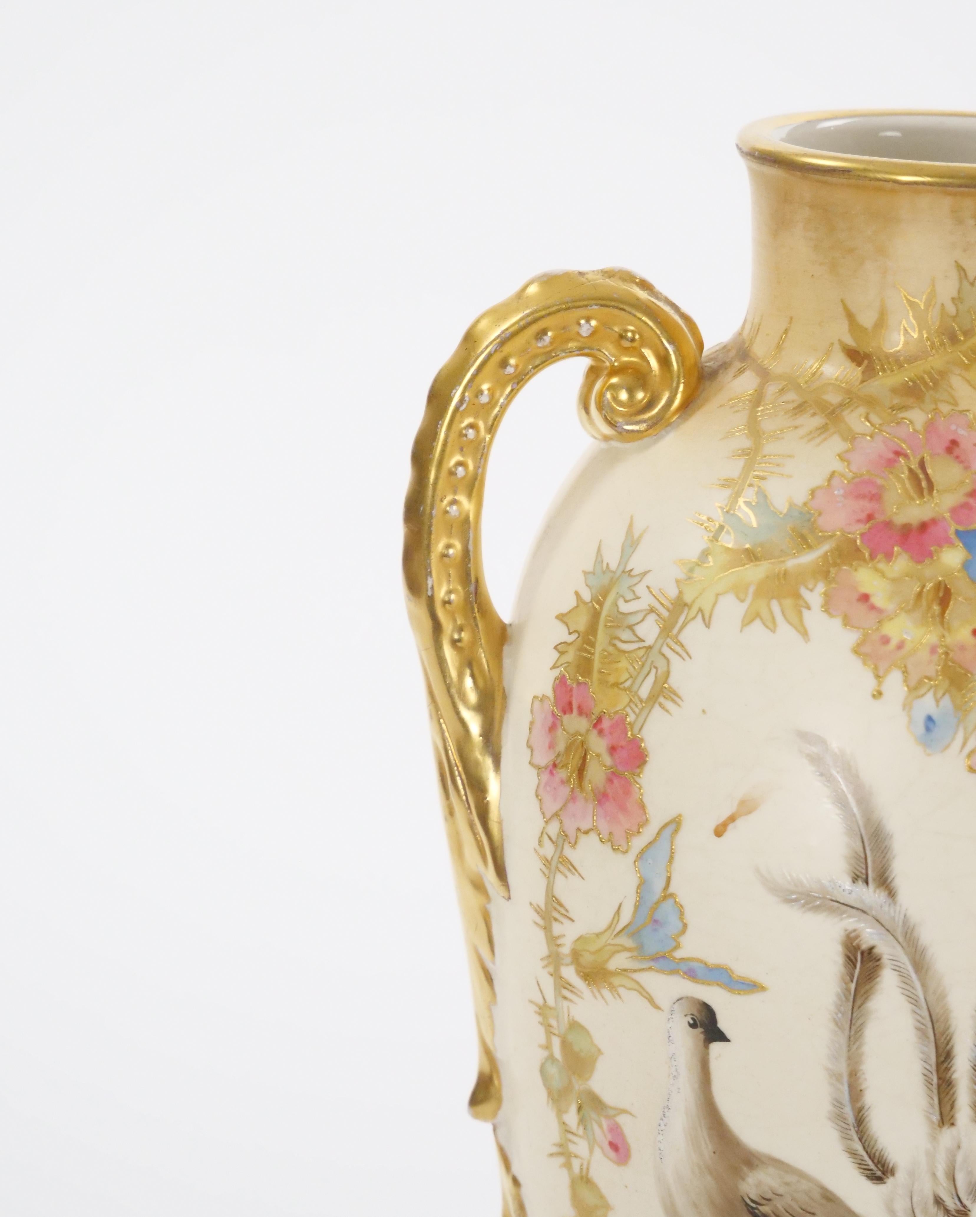 Antike handbemalte / vergoldete dekorative Vase aus deutschem Porzellan im Angebot 1
