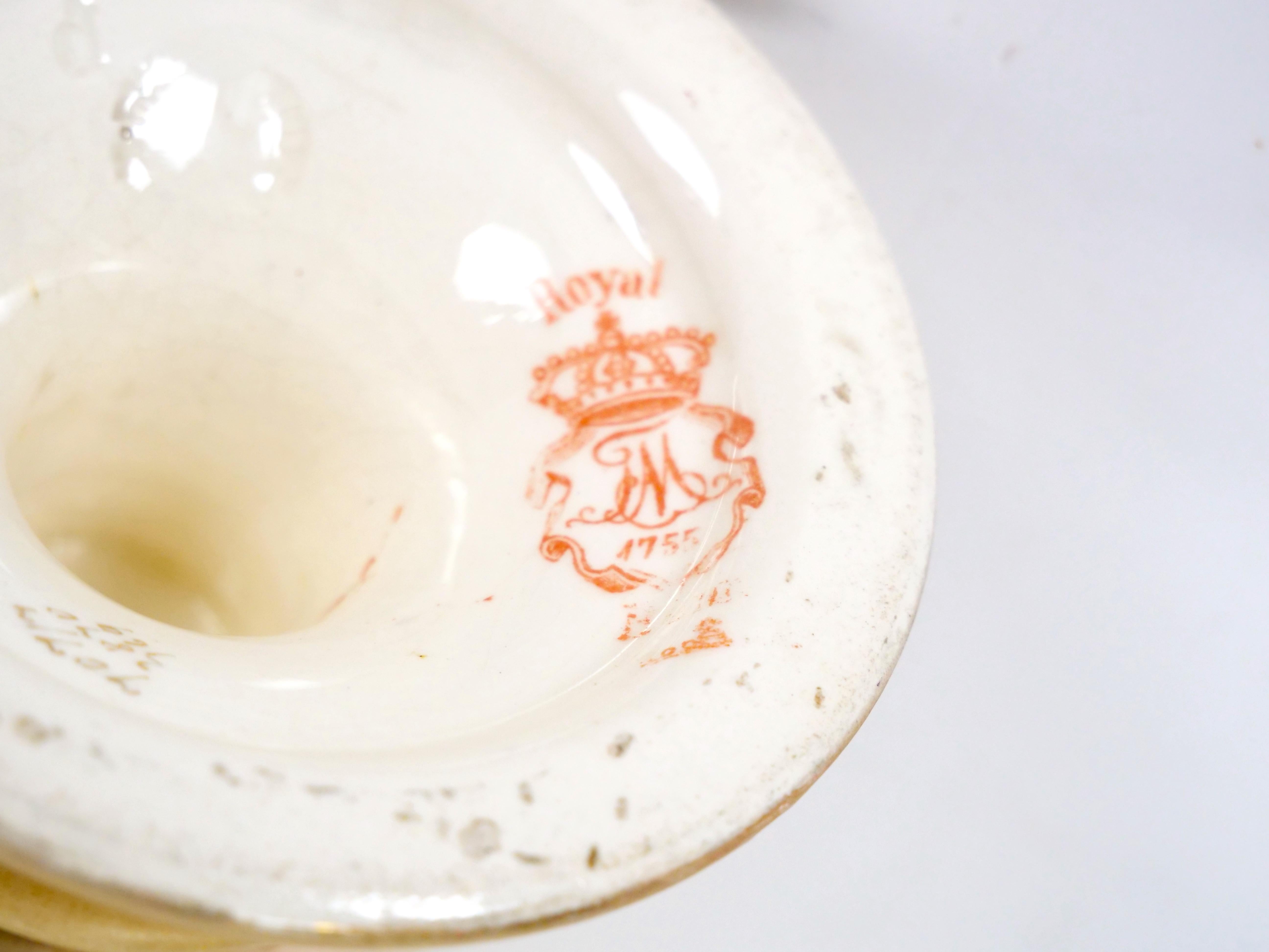 Vase décoratif ancien en porcelaine allemande peint à la main et doré en vente 2