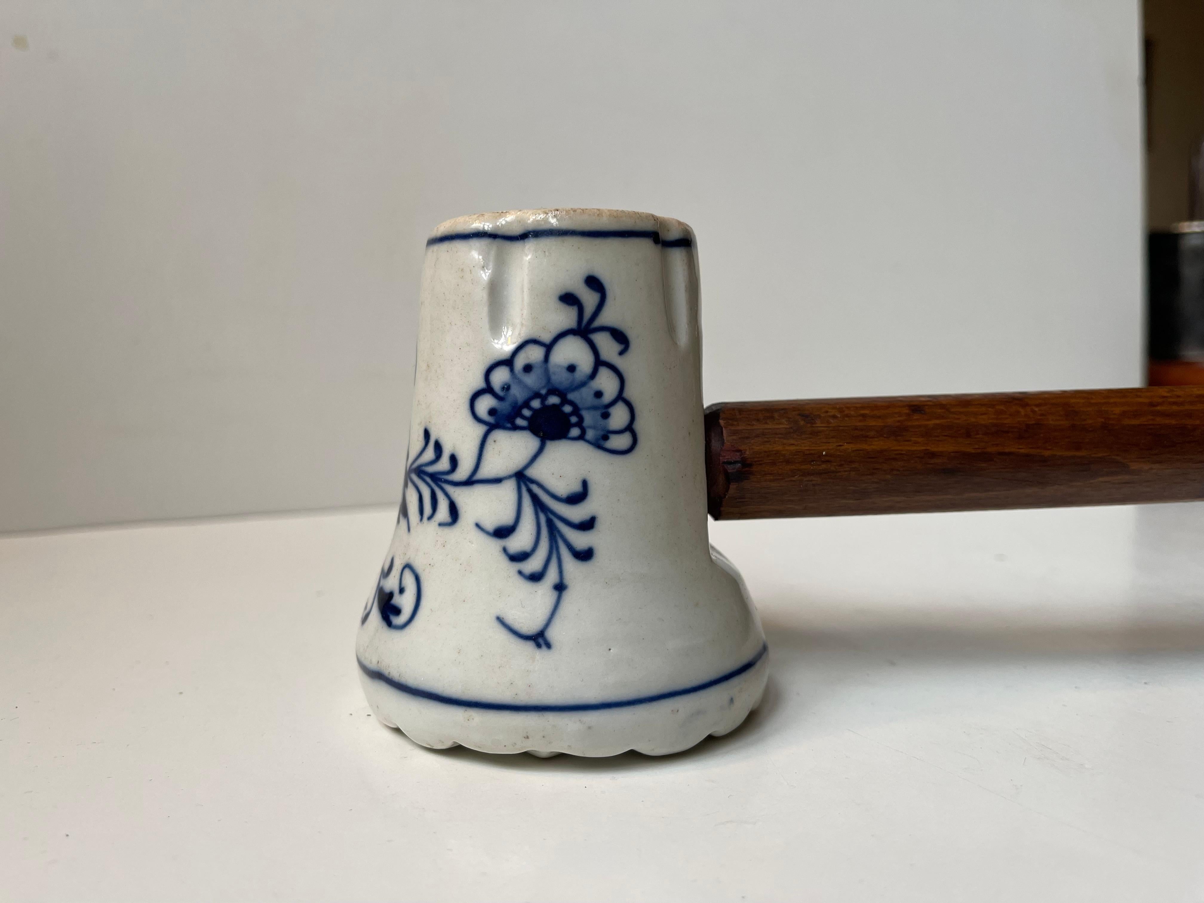 Antique German Porcelain Meat Hammer in Meissen Blue Onion For Sale 2