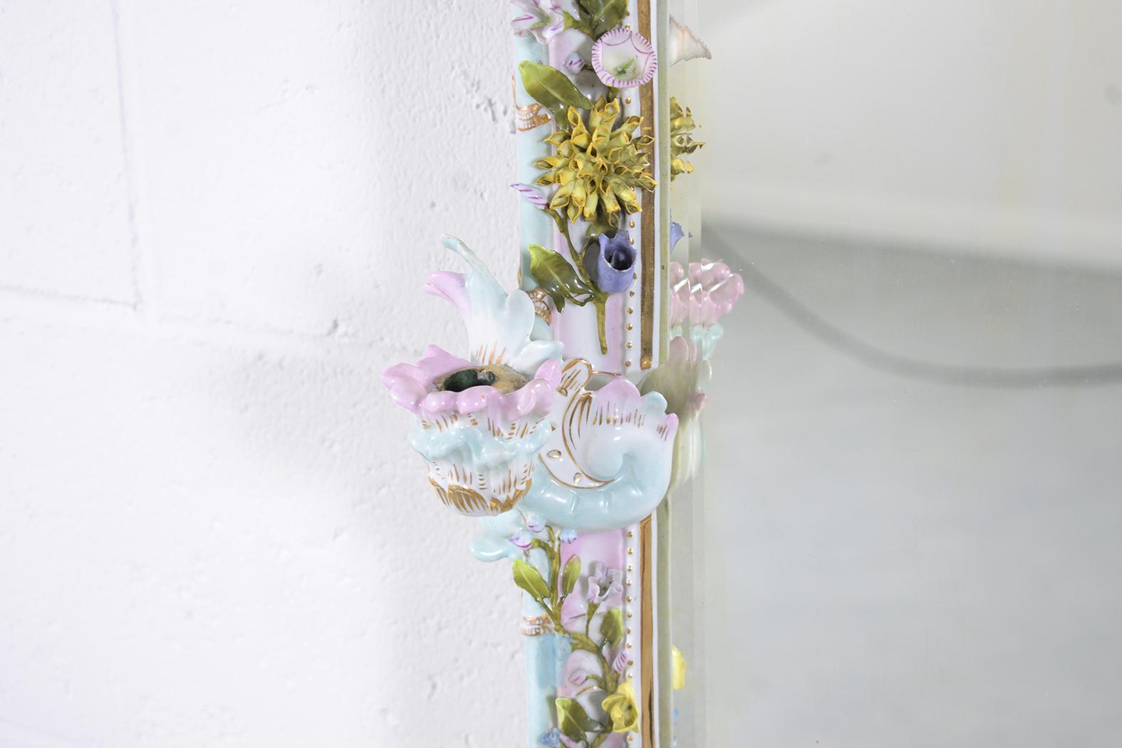 Miroir ancien en porcelaine avec cadre floral coloré allemand Bon état - En vente à Los Angeles, CA