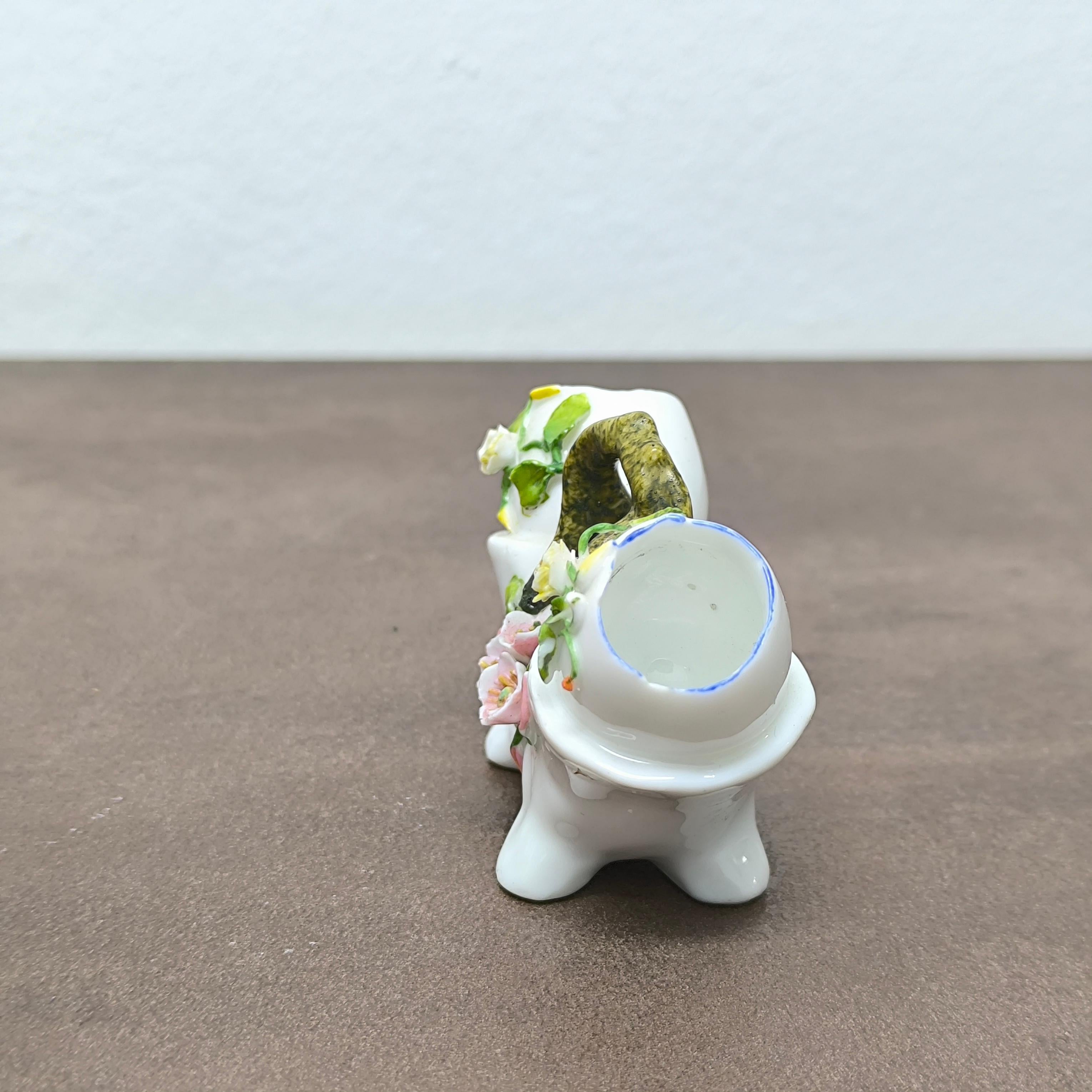 Porcelaine Ancien porte-sel et poivre en porcelaine allemande et vase à fleurs - Cadeau prêt à l'emploi en vente