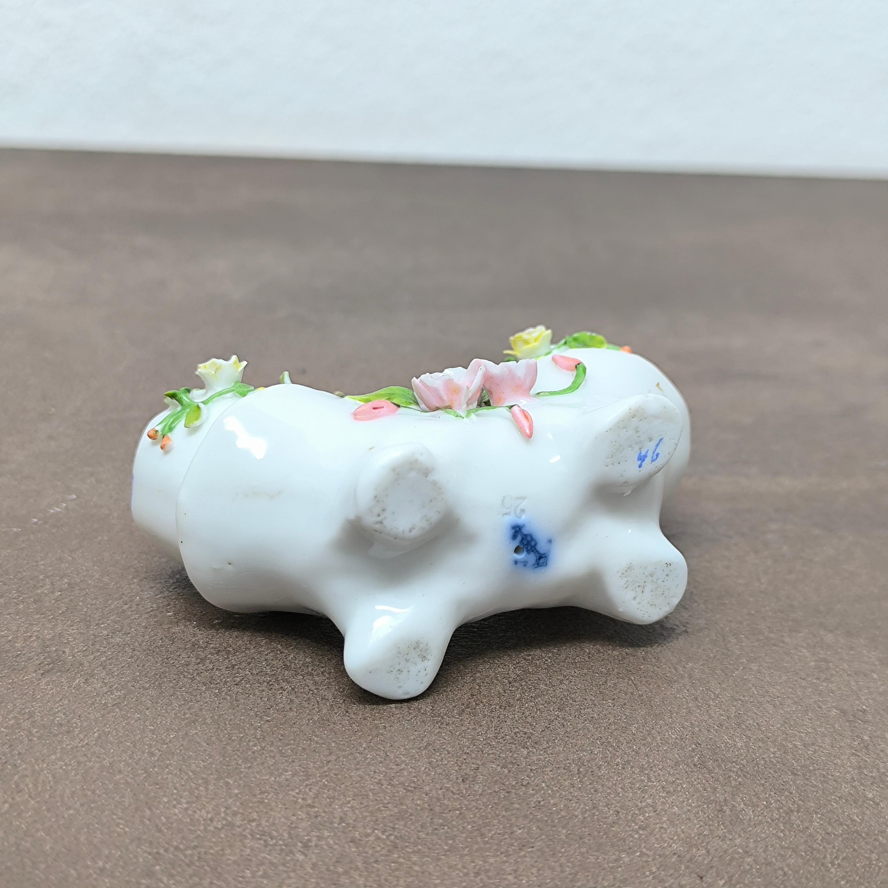 Ancien porte-sel et poivre en porcelaine allemande et vase à fleurs - Cadeau prêt à l'emploi en vente 1