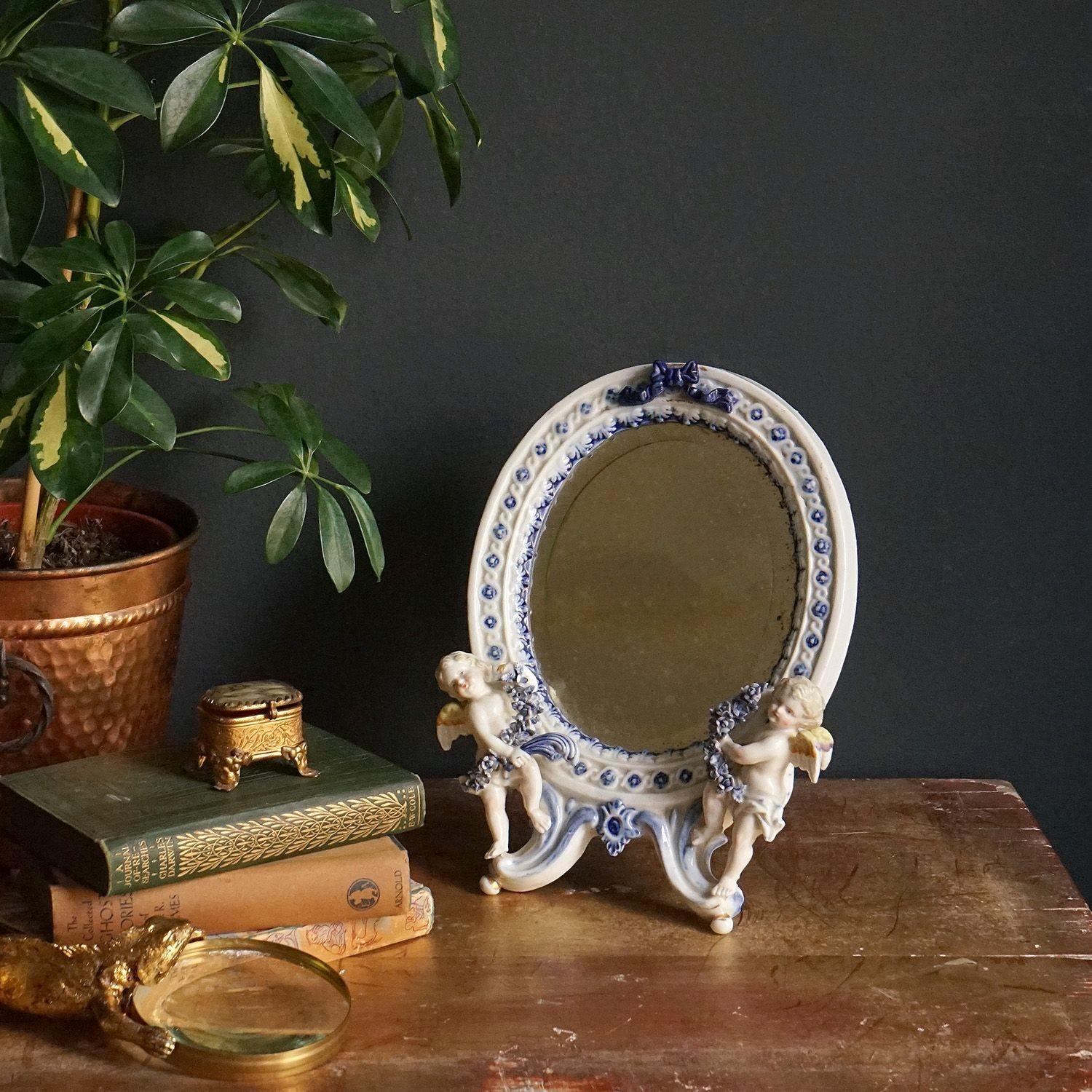italien Antique Antique Mirror de table en porcelaine allemande avec chérubins, 19ème siècle en vente