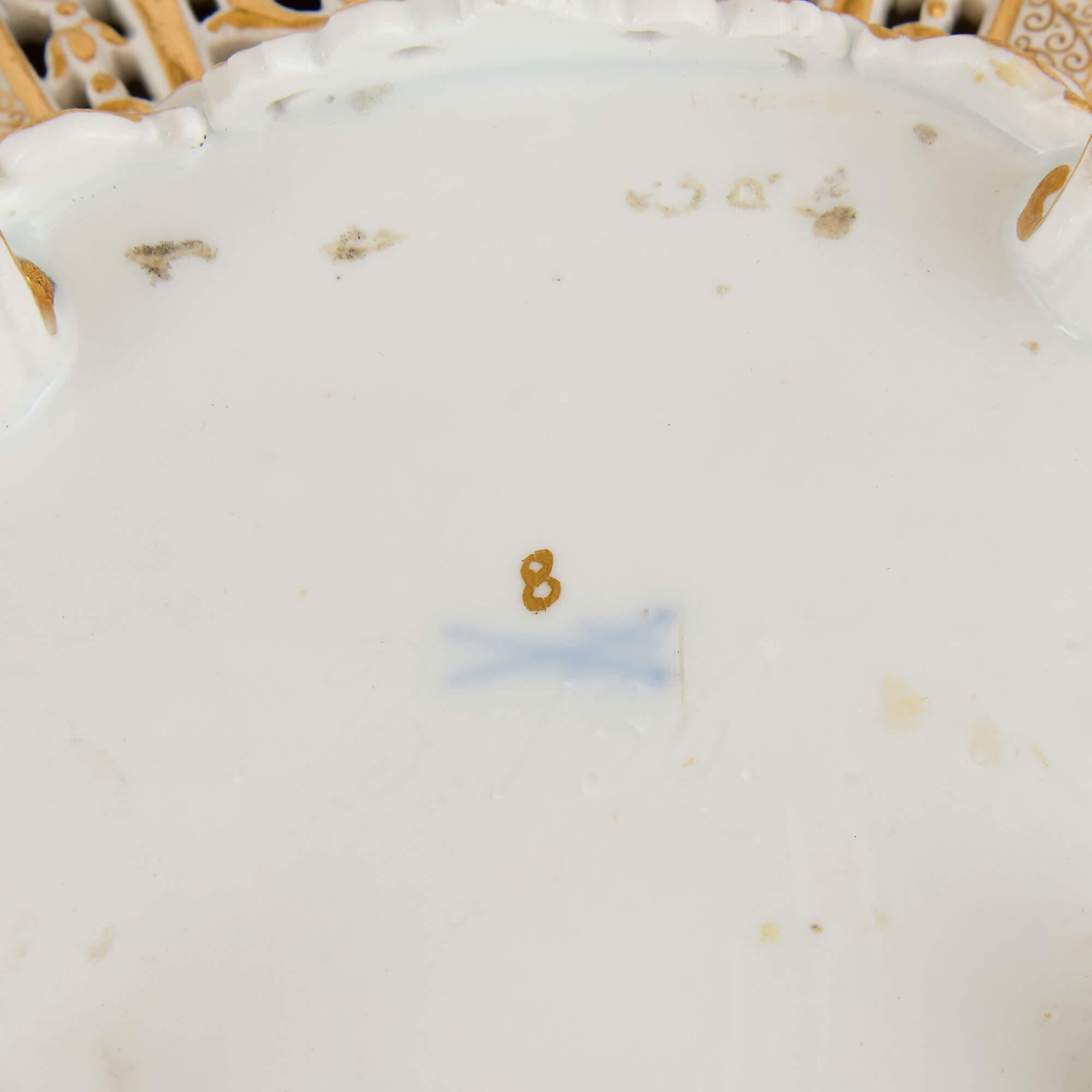 Antica zuppiera tedesca in porcellana con coperchio di Meissen Porcelain in vendita 2