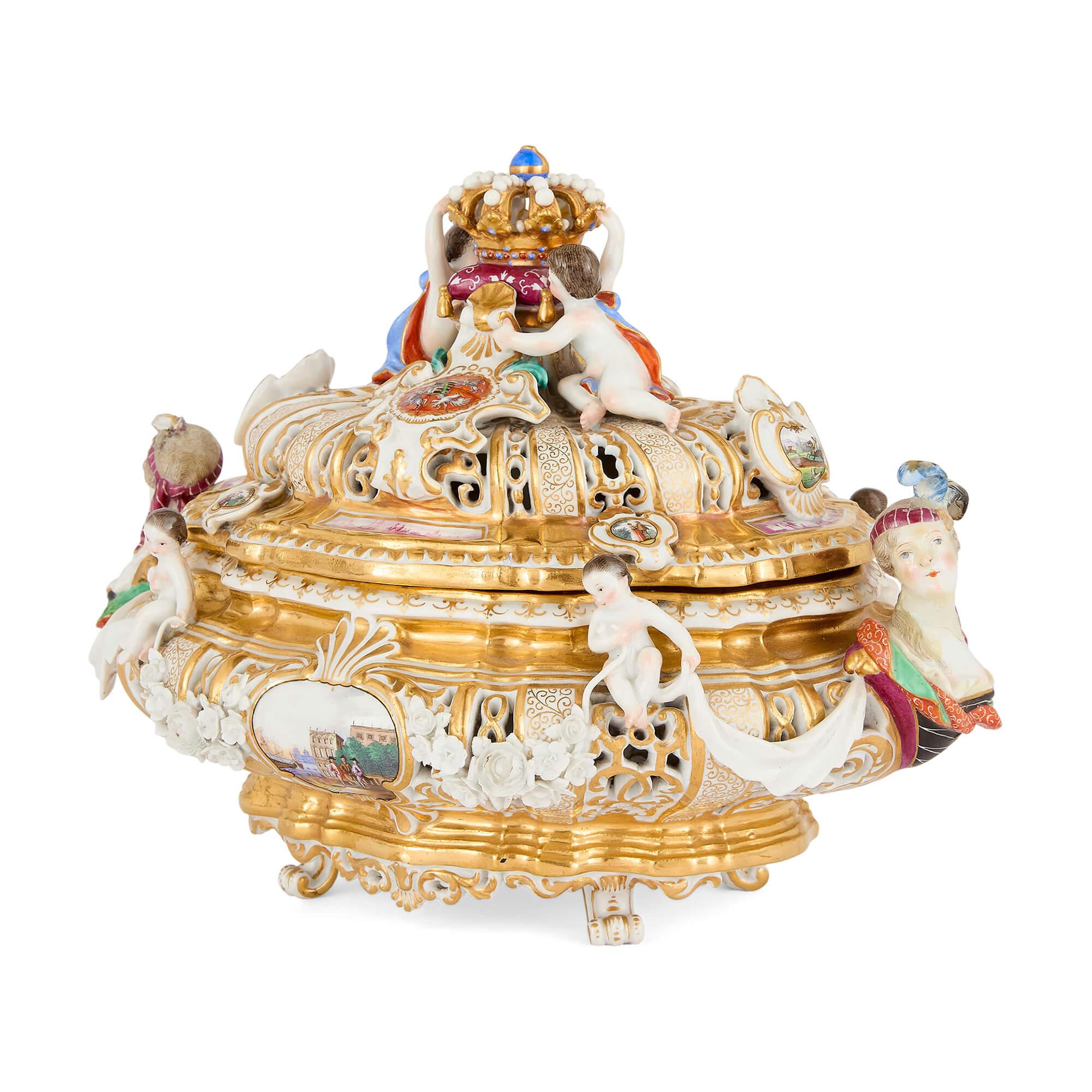Barocco Antica zuppiera tedesca in porcellana con coperchio di Meissen Porcelain in vendita