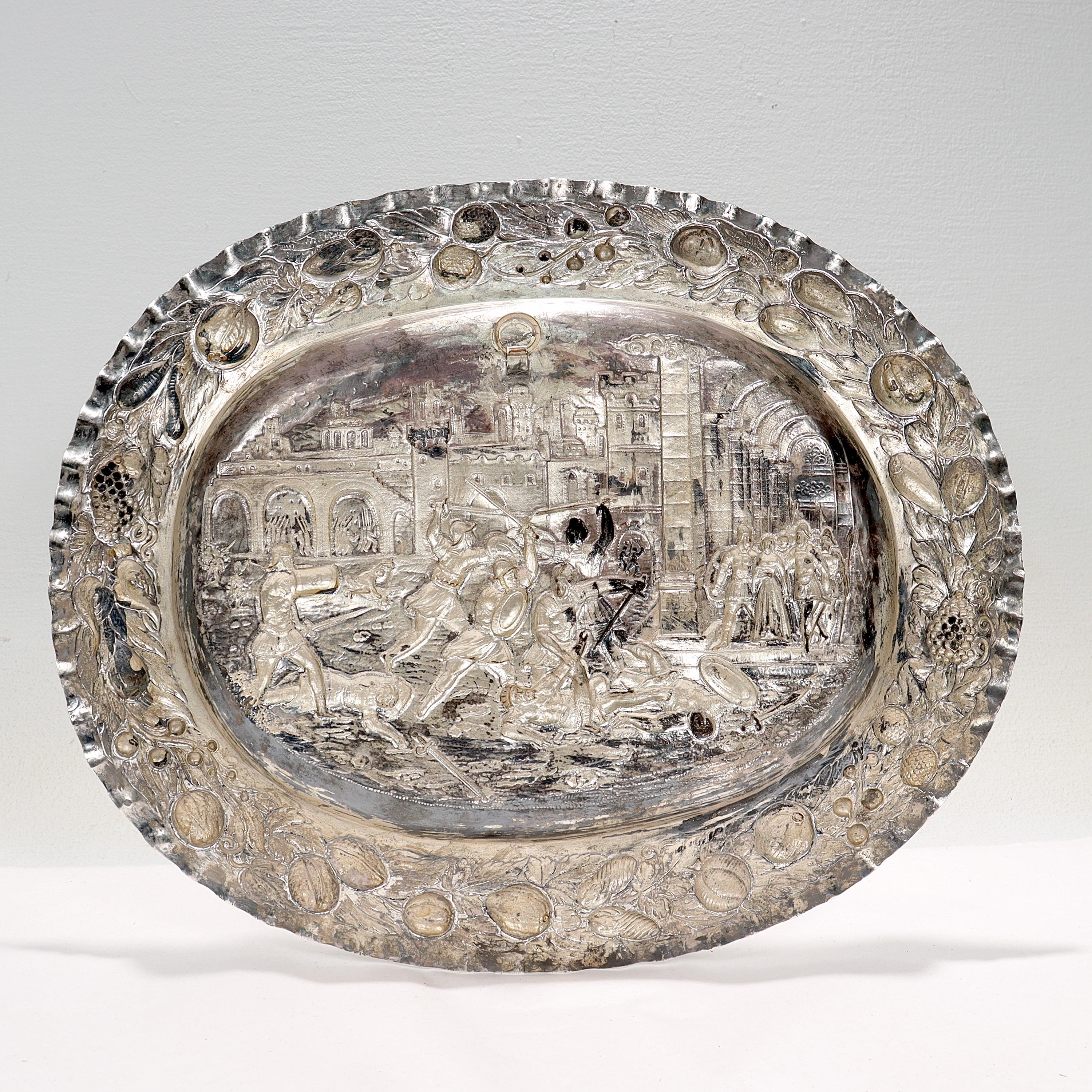 Antikes deutsches Repousse-Tablett oder Platzteller aus massivem 800er Silber im Renaissance-Revival-Stil im Angebot 7