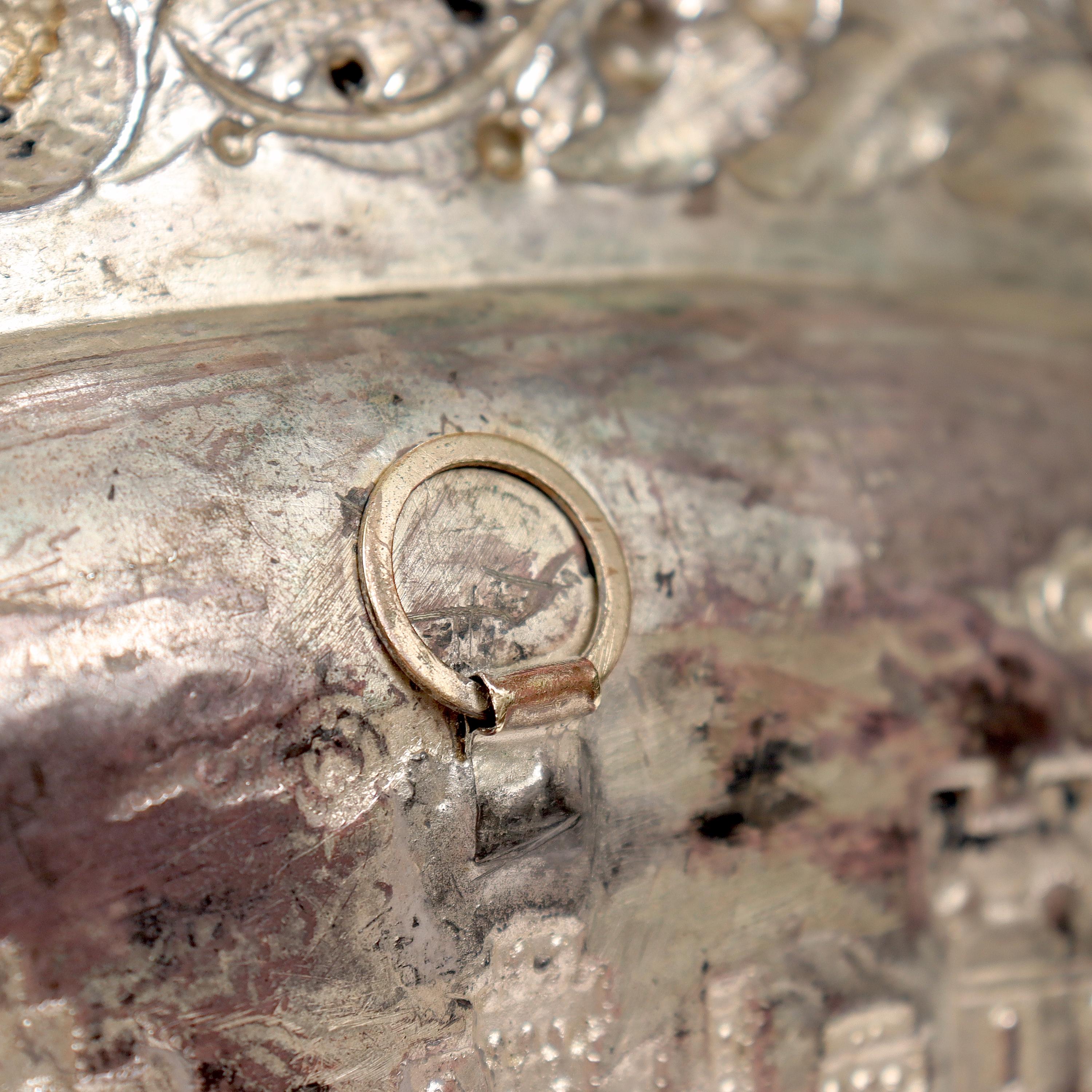 Antikes deutsches Repousse-Tablett oder Platzteller aus massivem 800er Silber im Renaissance-Revival-Stil im Angebot 8