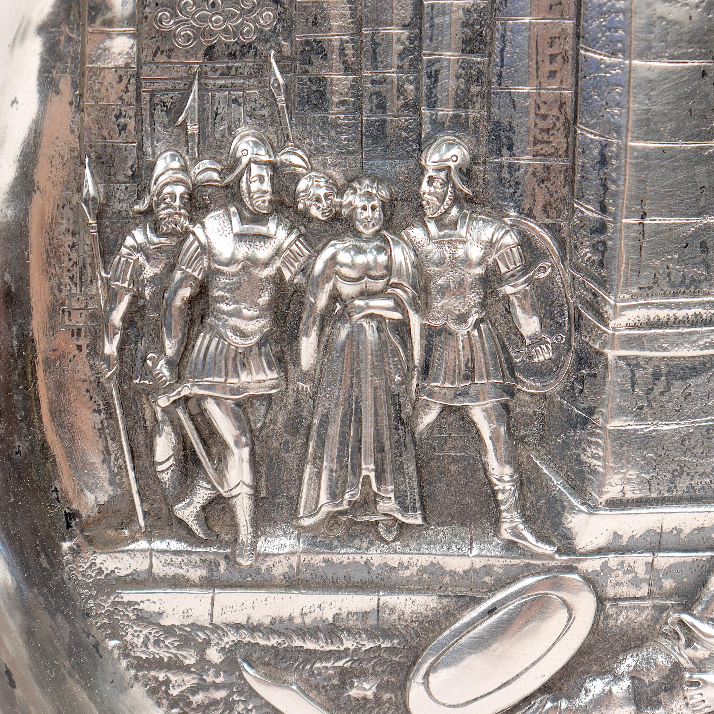 Antikes deutsches Repousse-Tablett oder Platzteller aus massivem 800er Silber im Renaissance-Revival-Stil im Zustand „Gut“ im Angebot in Philadelphia, PA