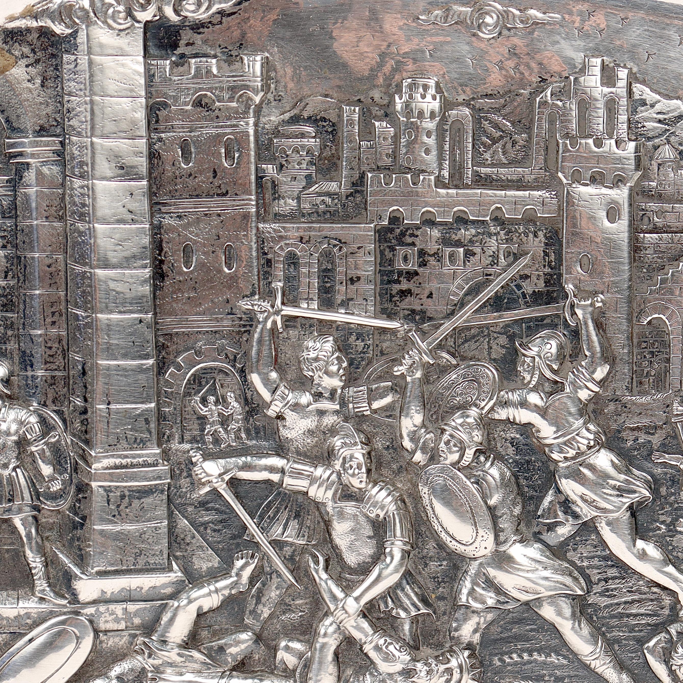 Antikes deutsches Repousse-Tablett oder Platzteller aus massivem 800er Silber im Renaissance-Revival-Stil im Angebot 1
