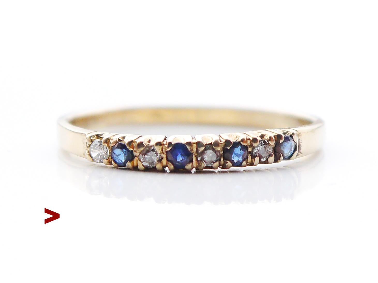 Un anello tedesco, 1920 ca.  1930s. Fascia in oro giallo massiccio 14ct con 4 diamanti taglio diamante incastonati e 4 zaffiri taglio diamante. 

Marchio 585. 

*La corona con le pietre misura 15 mm x 2 mm di profondità;
Tutte le pietre misurano Ø