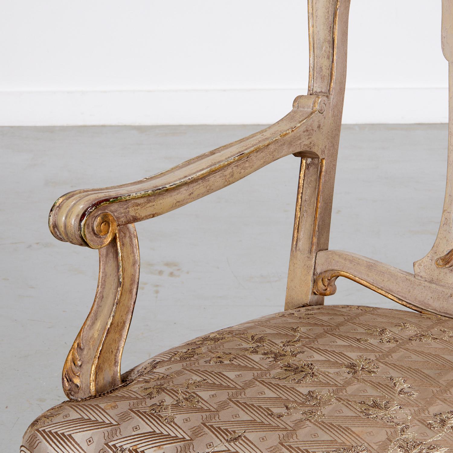 Sculpté à la main Fauteuil rococo allemand ancien, sculpté et peint -  Collection Iris Apfel en vente