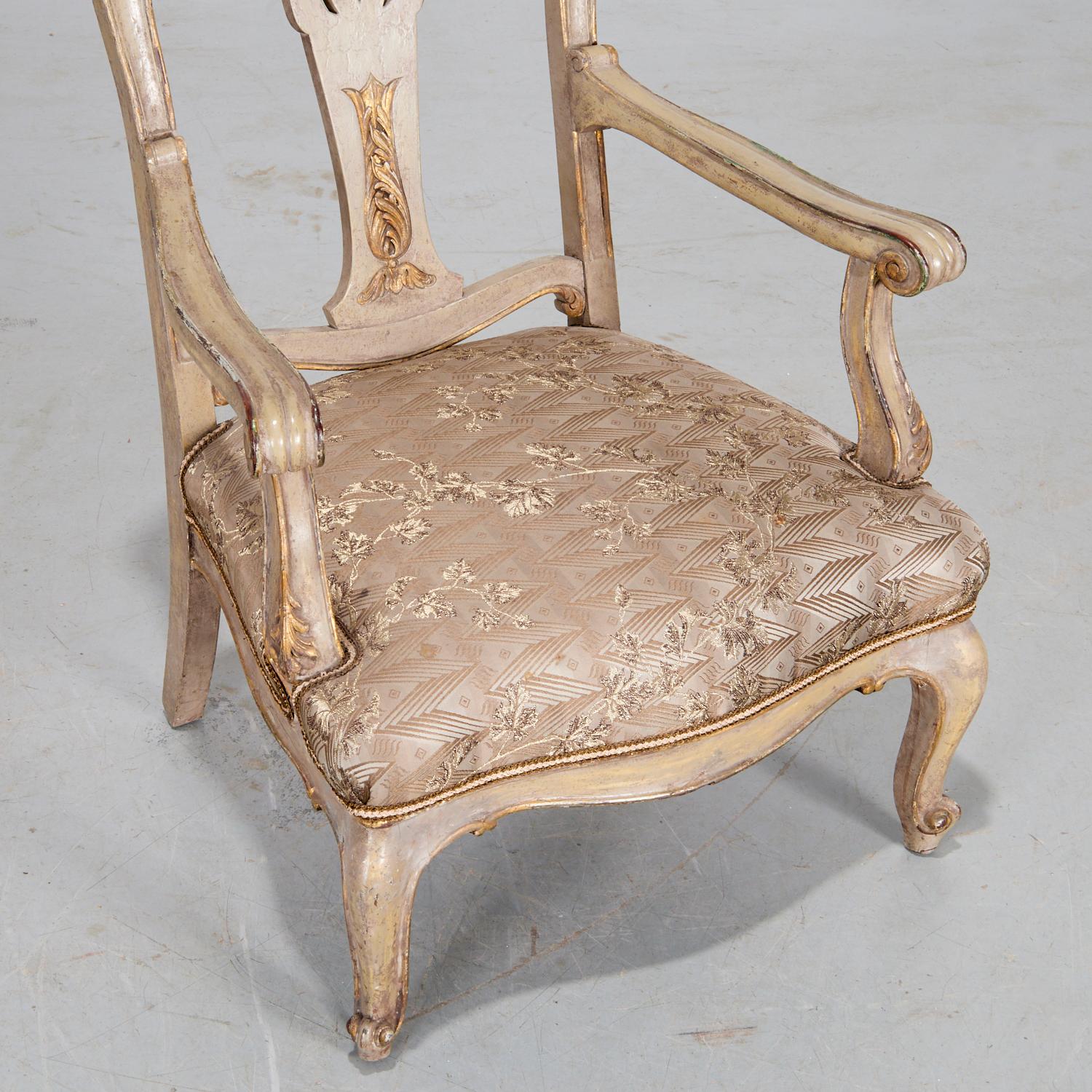 Fauteuil rococo allemand ancien, sculpté et peint -  Collection Iris Apfel Bon état - En vente à Morristown, NJ