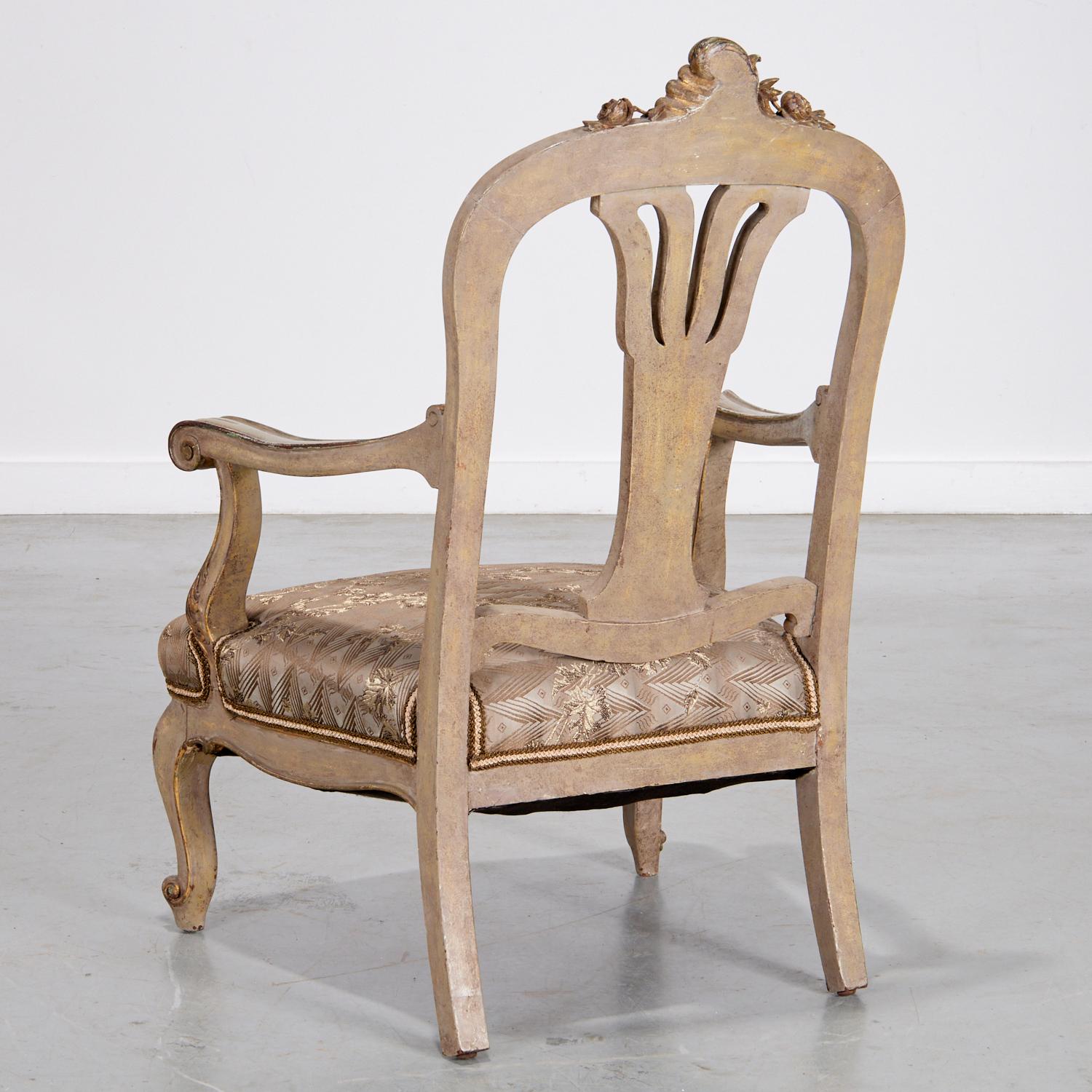 20ième siècle Fauteuil rococo allemand ancien, sculpté et peint -  Collection Iris Apfel en vente
