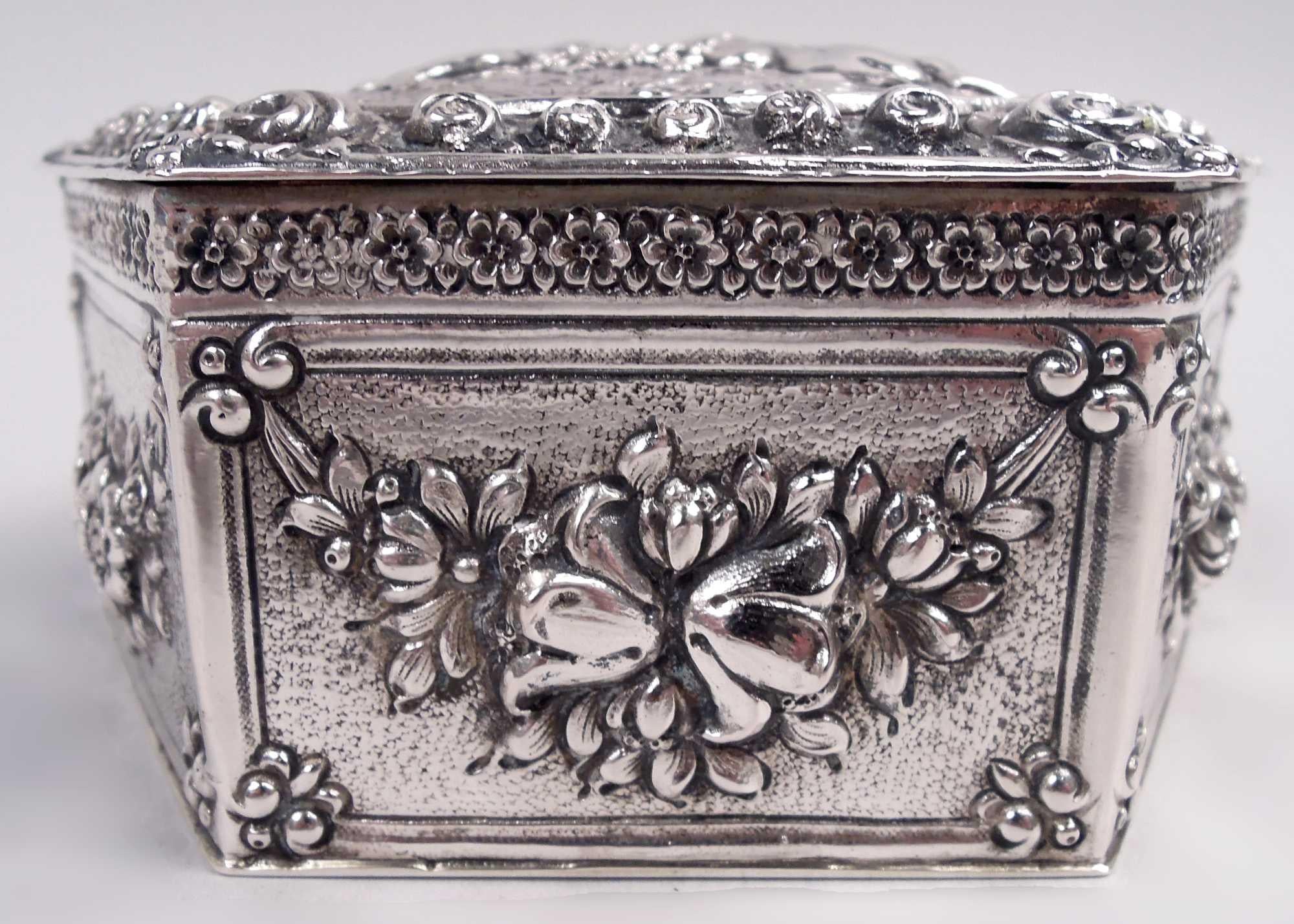 Néo-rococo Ancienne boîte à bijoux allemande Rococo Flowers & Frolics Silver en vente