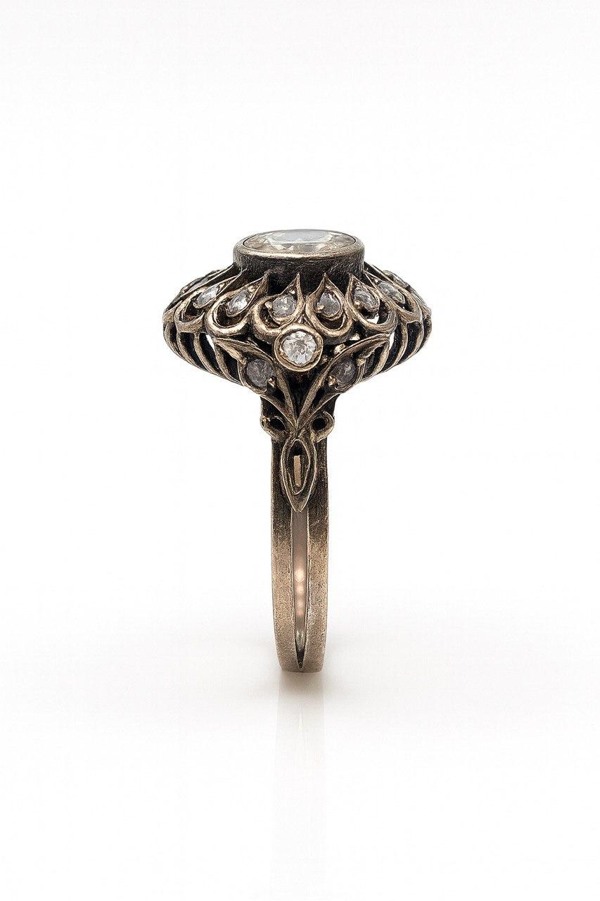 Bague ancienne allemande en forme de rose . Unisexe en vente
