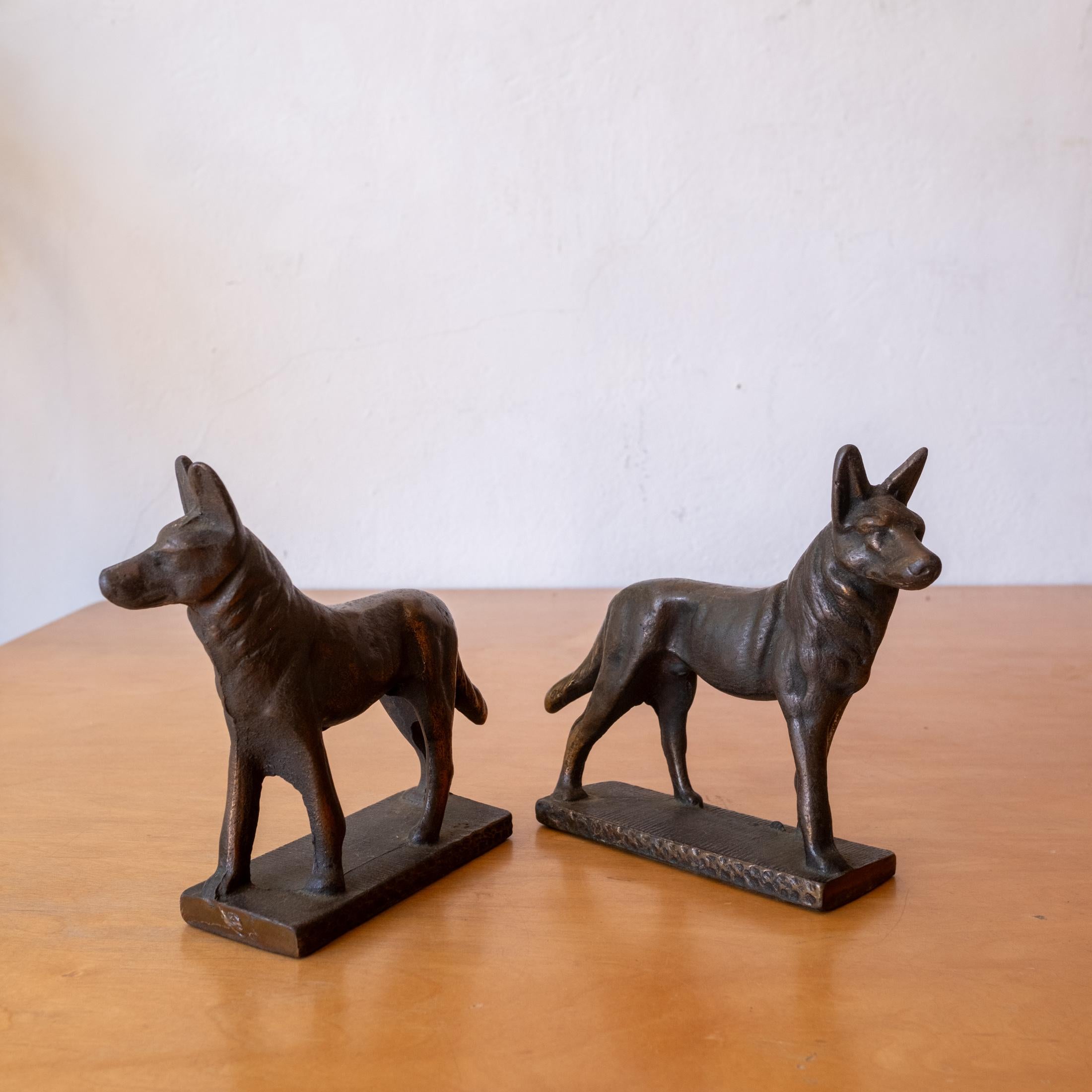 Americano Antico fermalibri tedesco Sheppard con sculture in bronzo in vendita