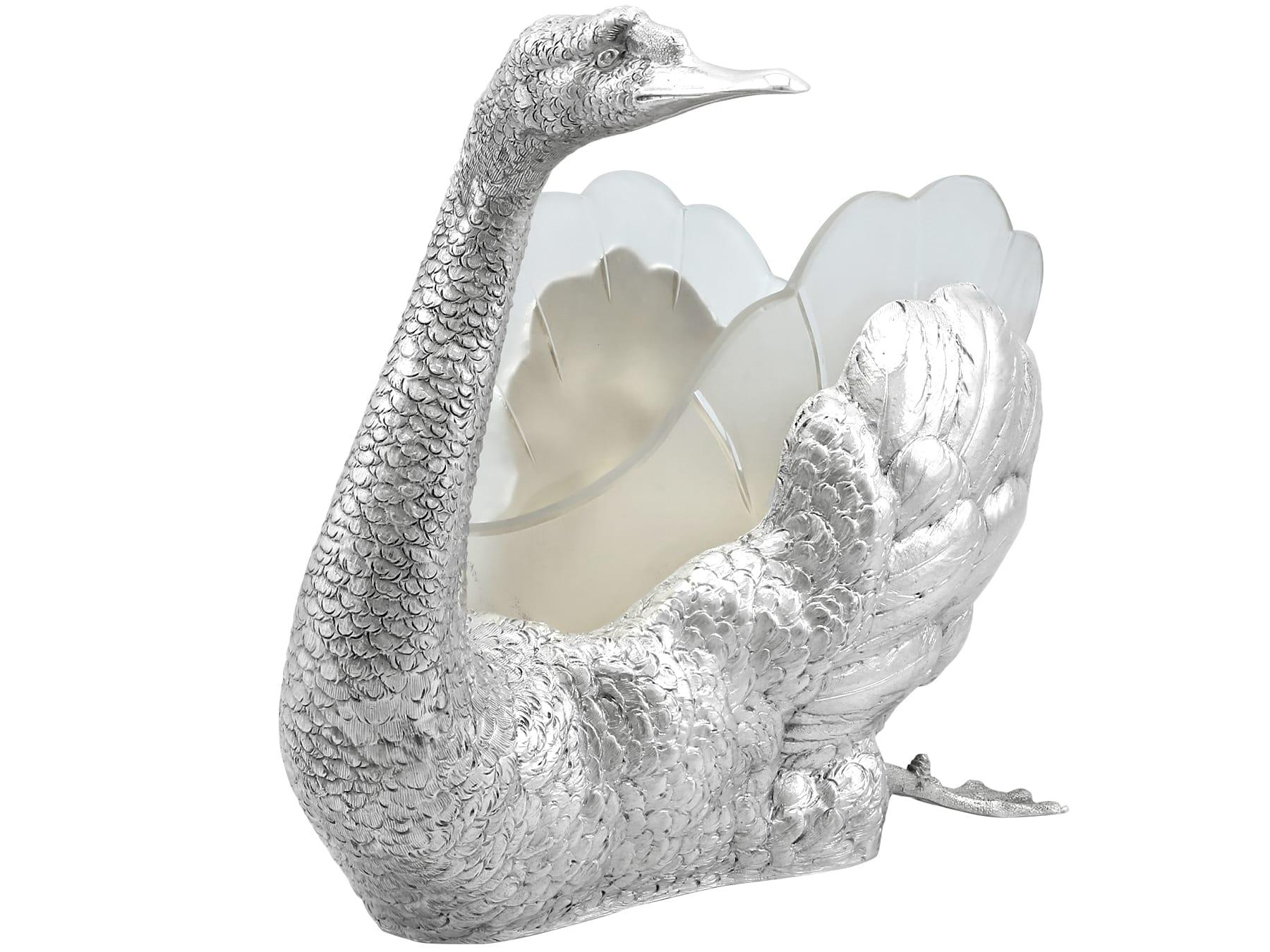 1910s German Silver and Glass Swan Dish / Centrepiece In Excellent Condition For Sale In Jesmond, Newcastle Upon Tyne