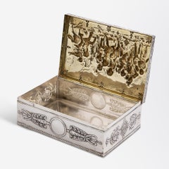 Boîte allemande ancienne avec scène napoléonienne en repousse