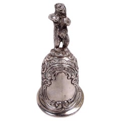 Bellule d'ours dansant allemande ancienne en argent