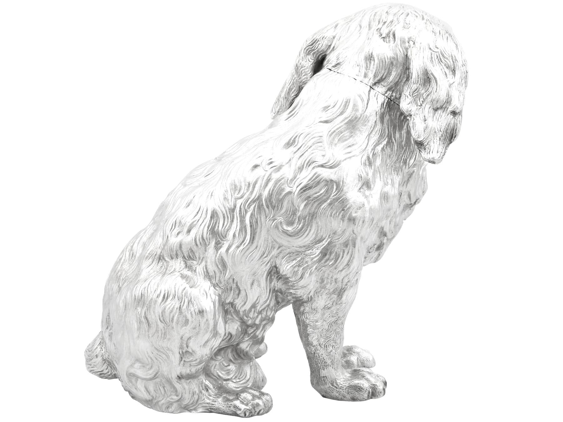 Fine XIX secolo Antica zuccheriera tedesca d'argento a forma di cane Circa 1890 in vendita