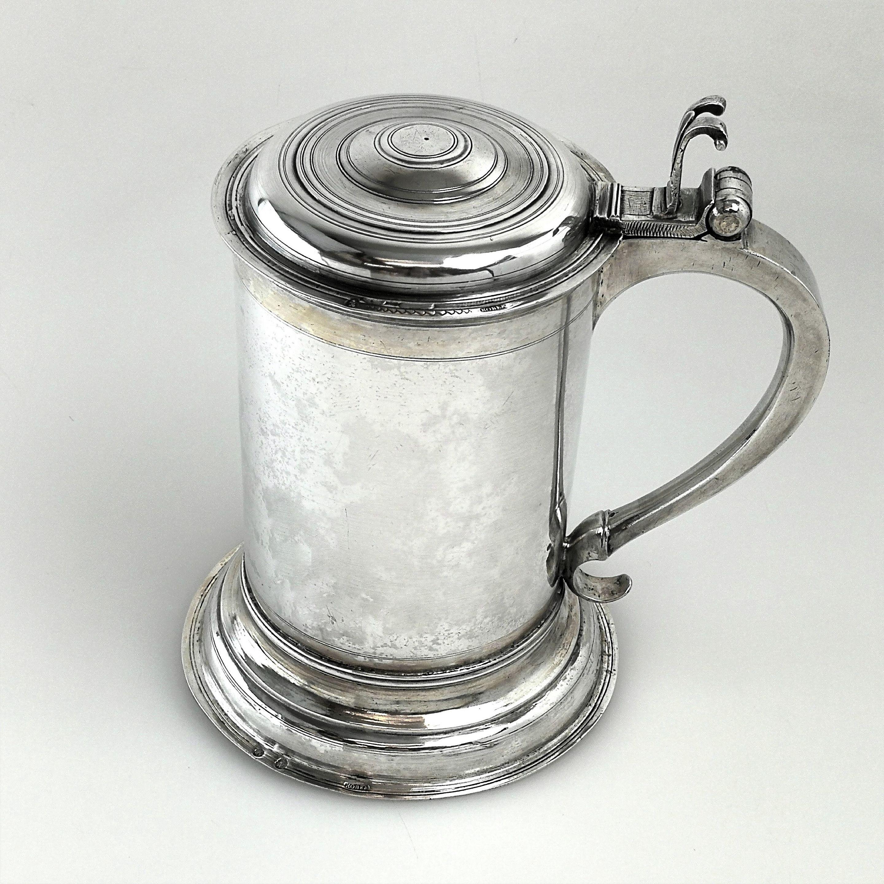 A wonderful early 18th century Antique German Silver lidded Tankard in a traditional straight sided design with a low domed lid. This Tankard has a wide spread foot and a tall thumb piece. 
 
 Made in Berlin, Germany in circa 1700 by Thomas Kober.
